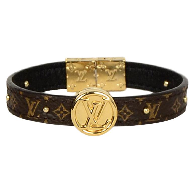 Shop Louis Vuitton MONOGRAM Lv circle reversible bracelet (M6268E