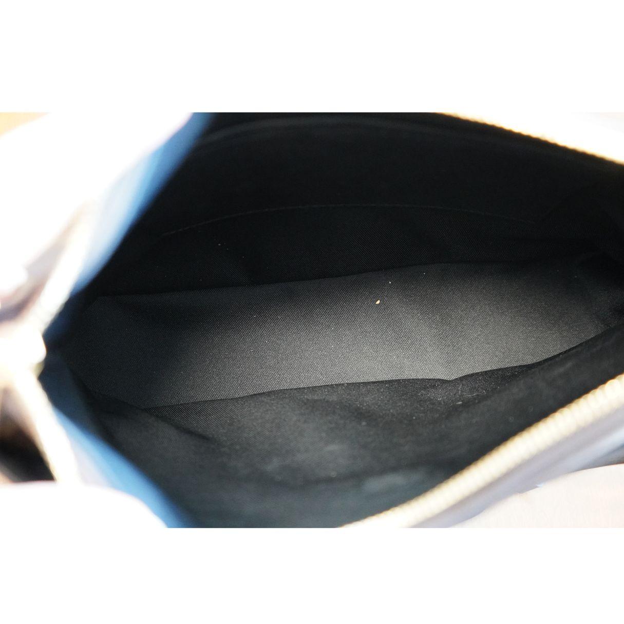 Louis Vuitton Monogram Odeon Crossbody Bag en venta 6