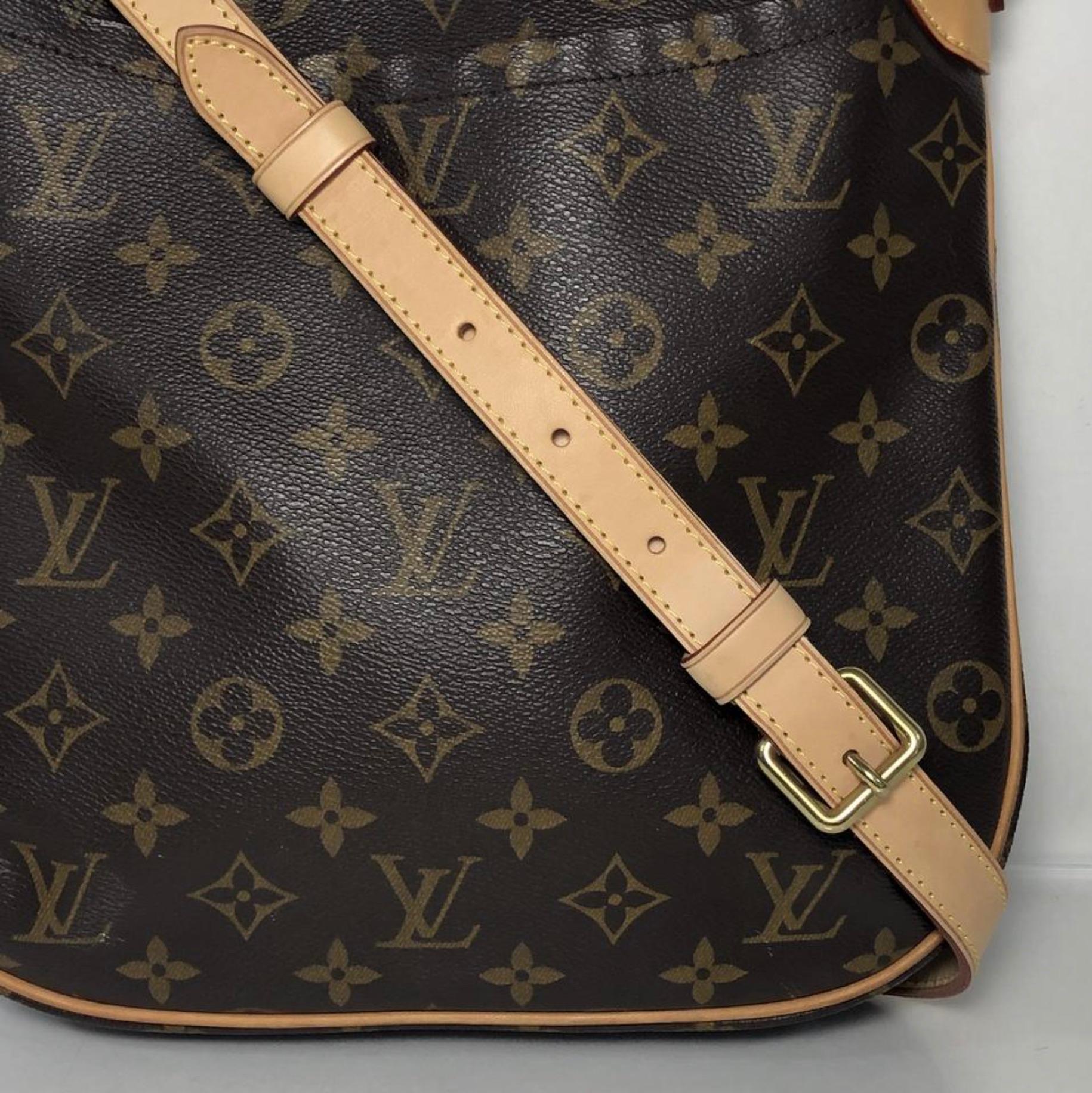  Louis Vuitton Monogram Odeon PM Crossbody Shoulder Handbag In Excellent Condition For Sale In Saint Charles, IL