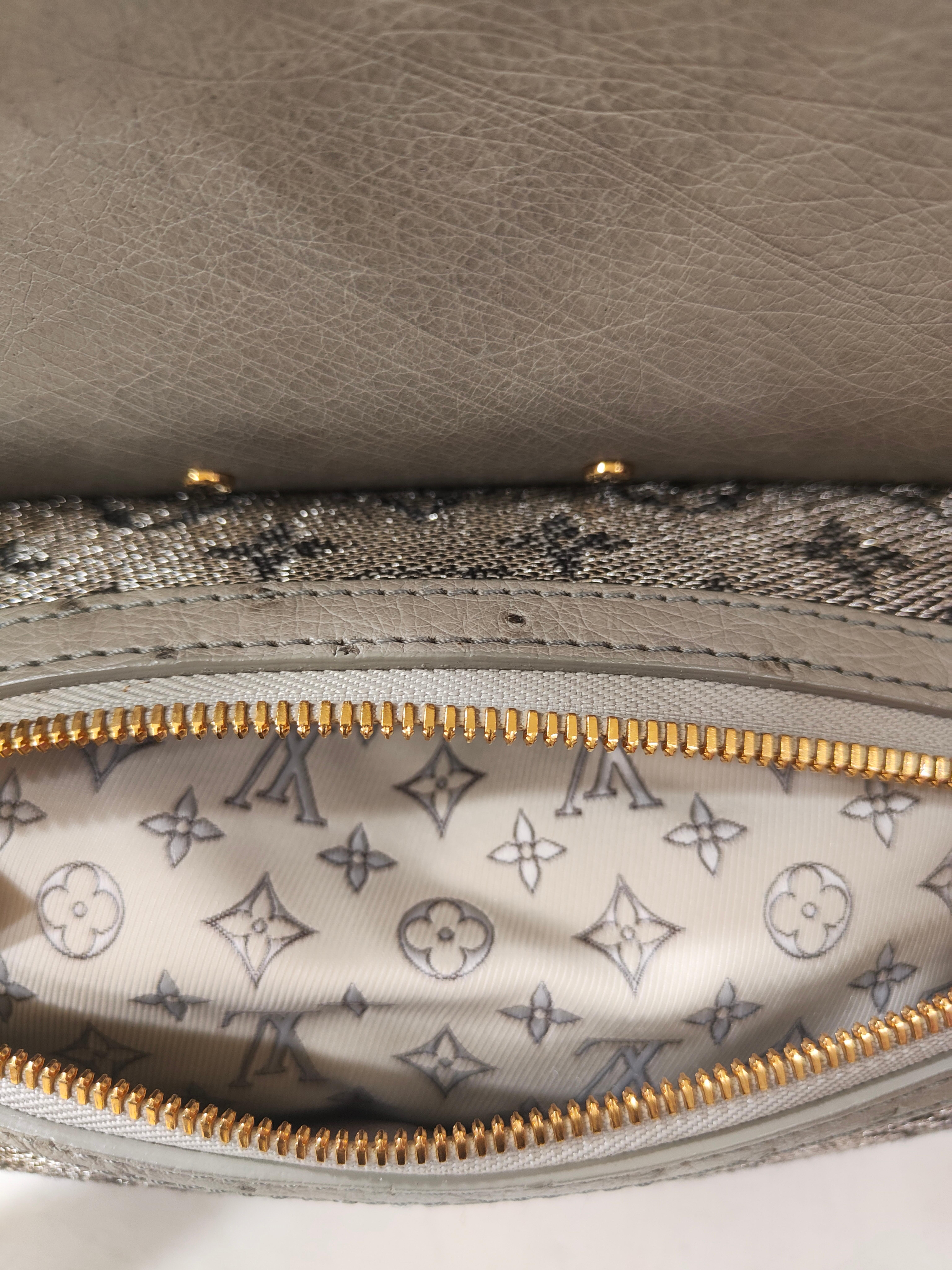Louis Vuitton Monogram Ostrich comedie carrousel handbag For Sale 1