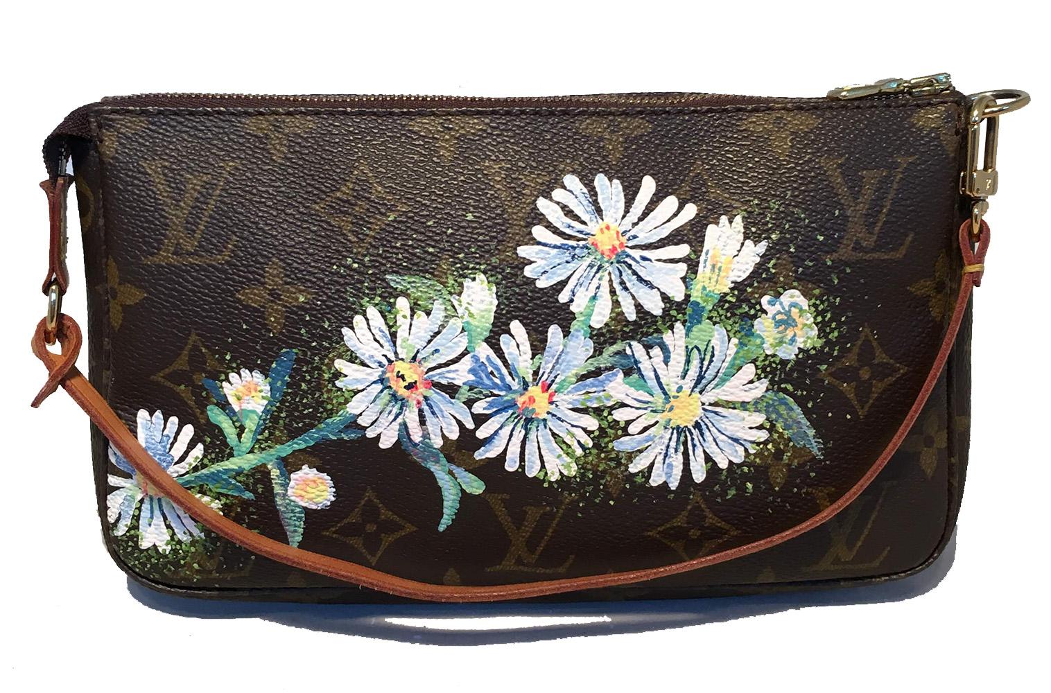 Louis Vuitton Monogram Painted Daisies Pochette Accessoires Accessories Pouch in excellent condition. Signature louis vuitton monogram canvas trimmed with tan leather and golden hardware. Hand painted cluster of white daisies along the front with