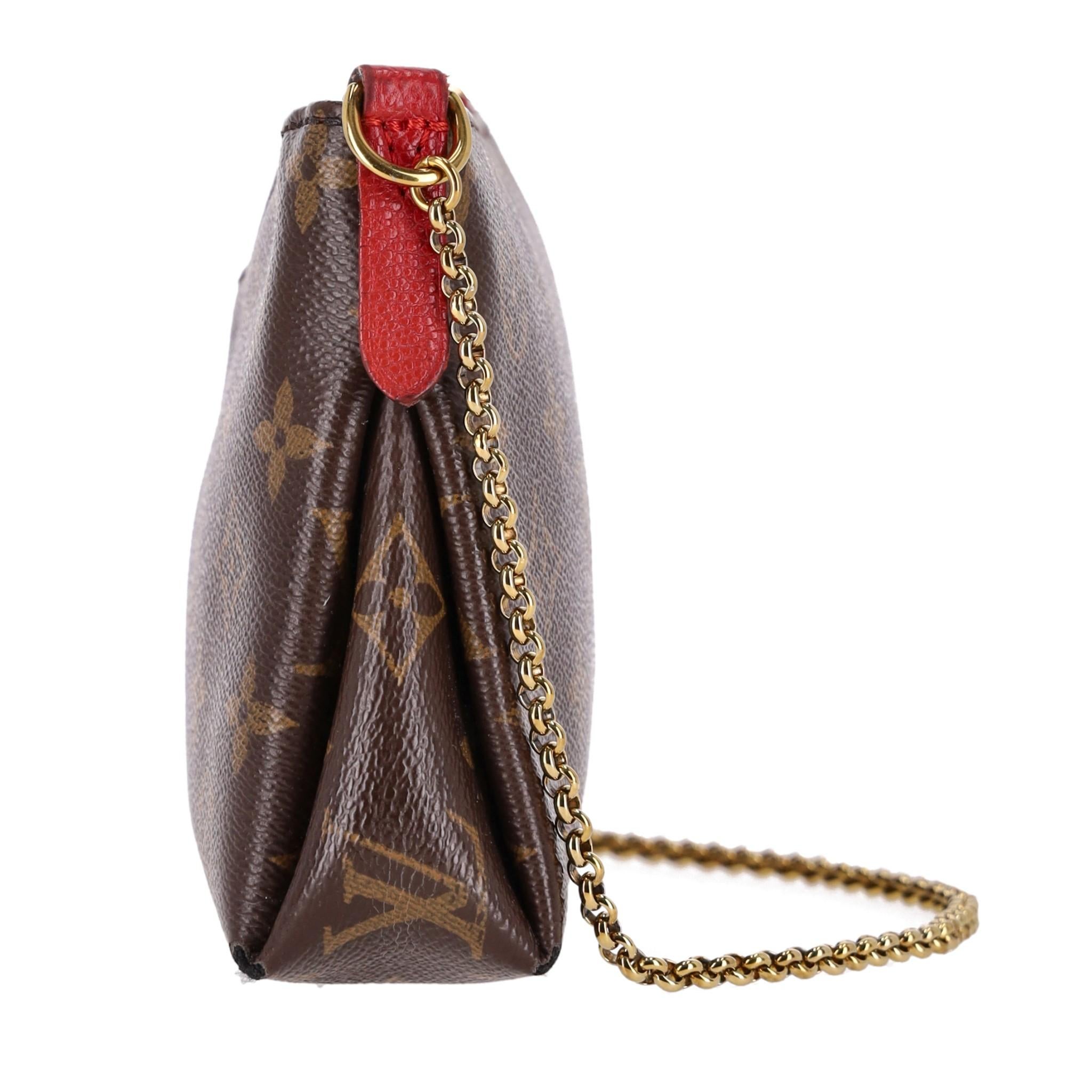 Marron Louis Vuitton pochette Pallas monogrammée
