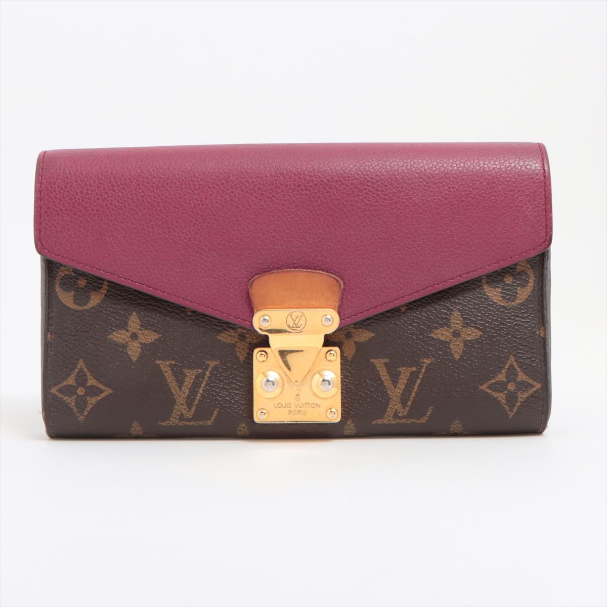 Il portafoglio Monogram Pallas di Louis Vuitton è un accessorio pratico e lussuoso che unisce un design classico a una funzionalità moderna. Realizzato con l'iconica tela Monogram, il portafoglio è caratterizzato da un sorprendente rivestimento in