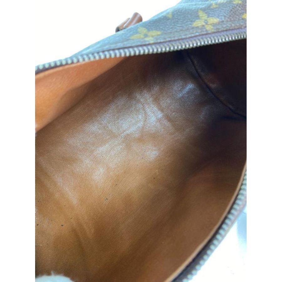Monogrammierter Papilloin-Zylinder von Louis Vuitton 2LVA1116   im Zustand „Relativ gut“ im Angebot in Dix hills, NY