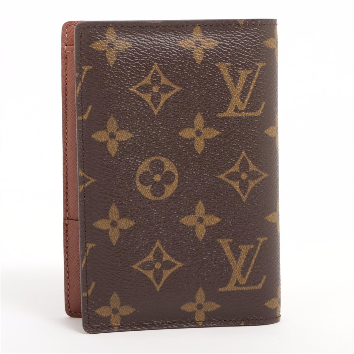 Louis Vuitton Monogram Passport Cover In Good Condition For Sale In Indianapolis, IN