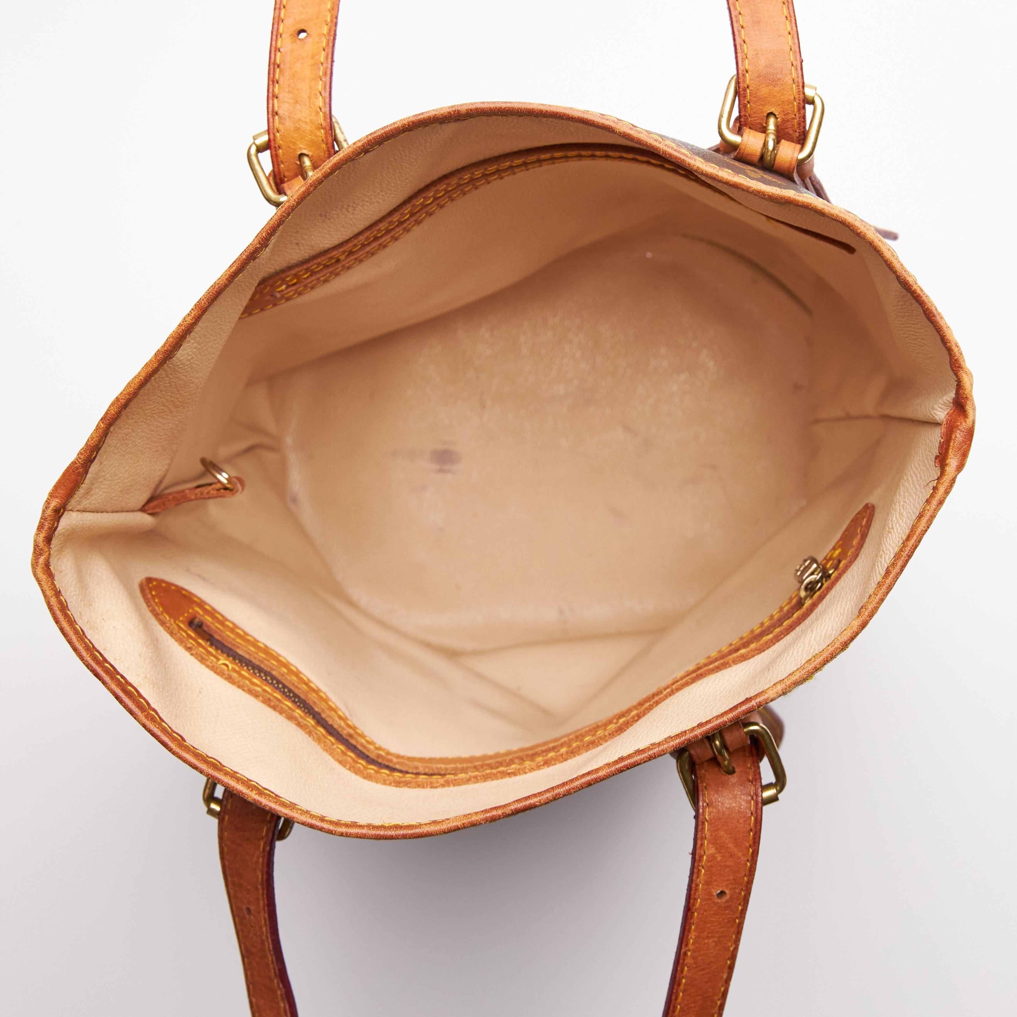 Louis Vuitton Monogram Petit Bucket Bag PM 23 (2016) In Good Condition In Montreal, Quebec