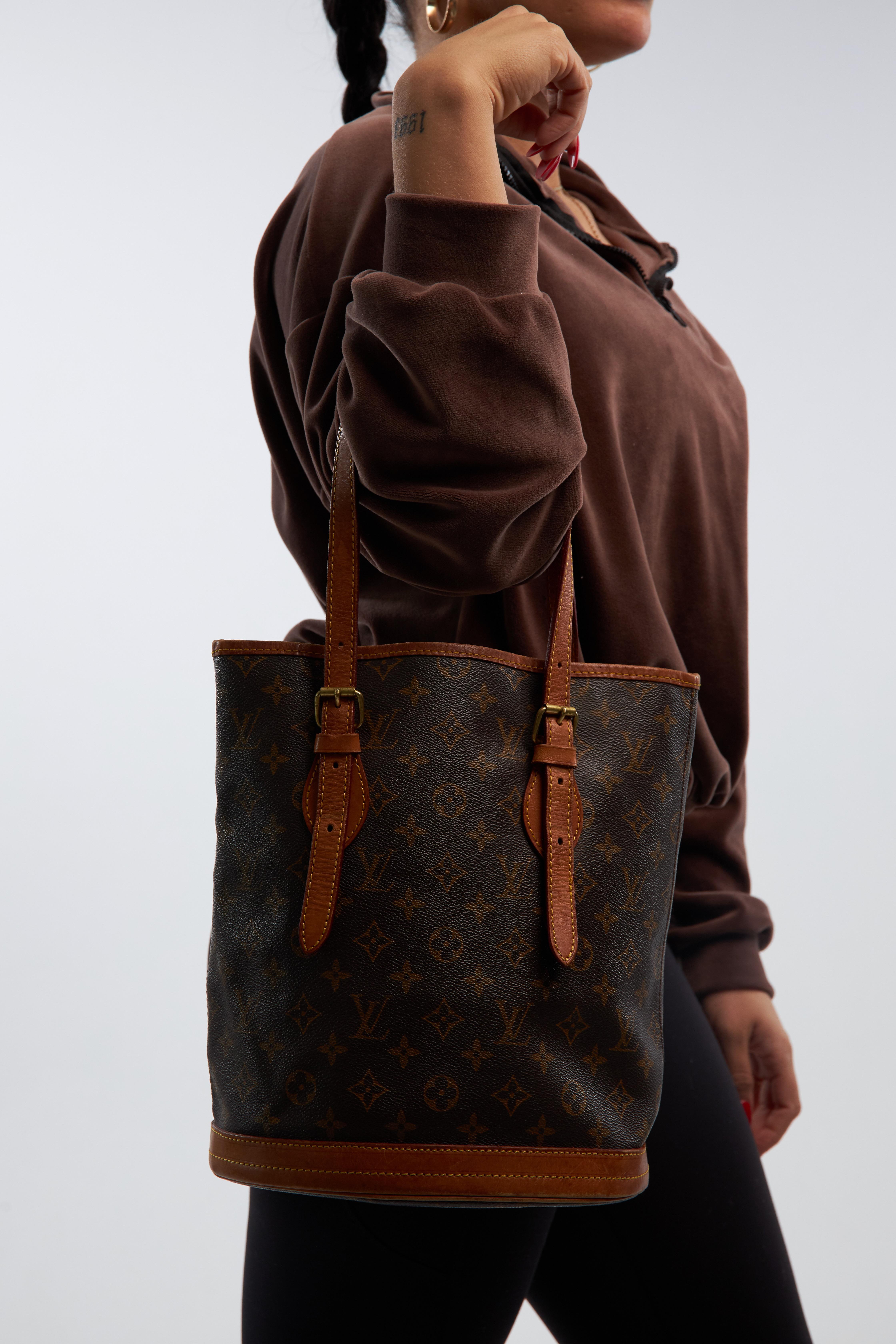 Louis Vuitton Monogram Petit Bucket Bag PM 23 (2016) 1