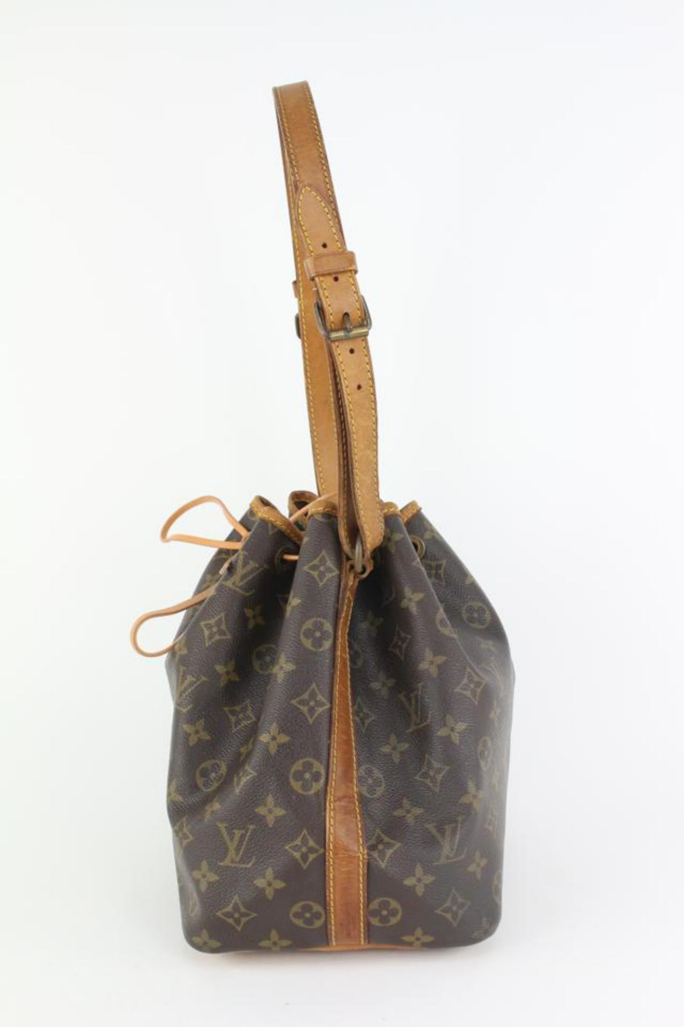 Louis Vuitton Monogram Petit Noe Drawstring Bucket Hobo 11LV106 In Fair Condition For Sale In Dix hills, NY