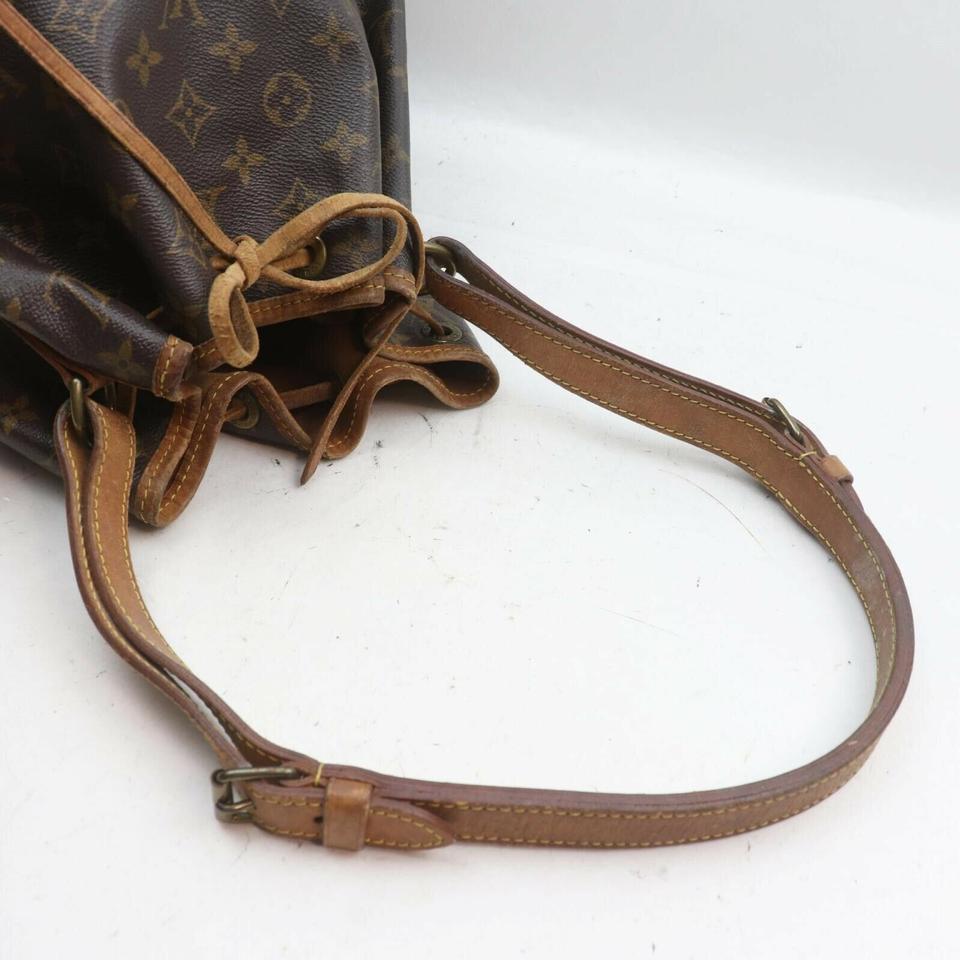 GOOD CONDITION
(7/10 or B)

(Outside) rubs on the leather parts

minor crack on the leather parts

(Shoulder) partially rubs

partially stains

(Outside) partially rubs on the bottom

partially stains

(Inside) minor partially stains




Width