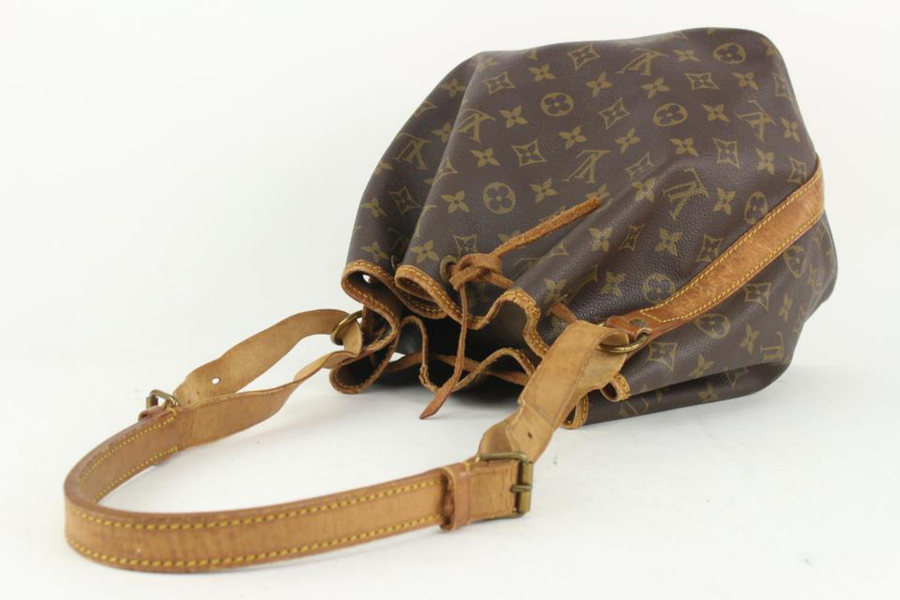 Louis Vuitton Monogram Petit Noe Drawstring Bucket Hobo Bag 8LV1027 For Sale 3
