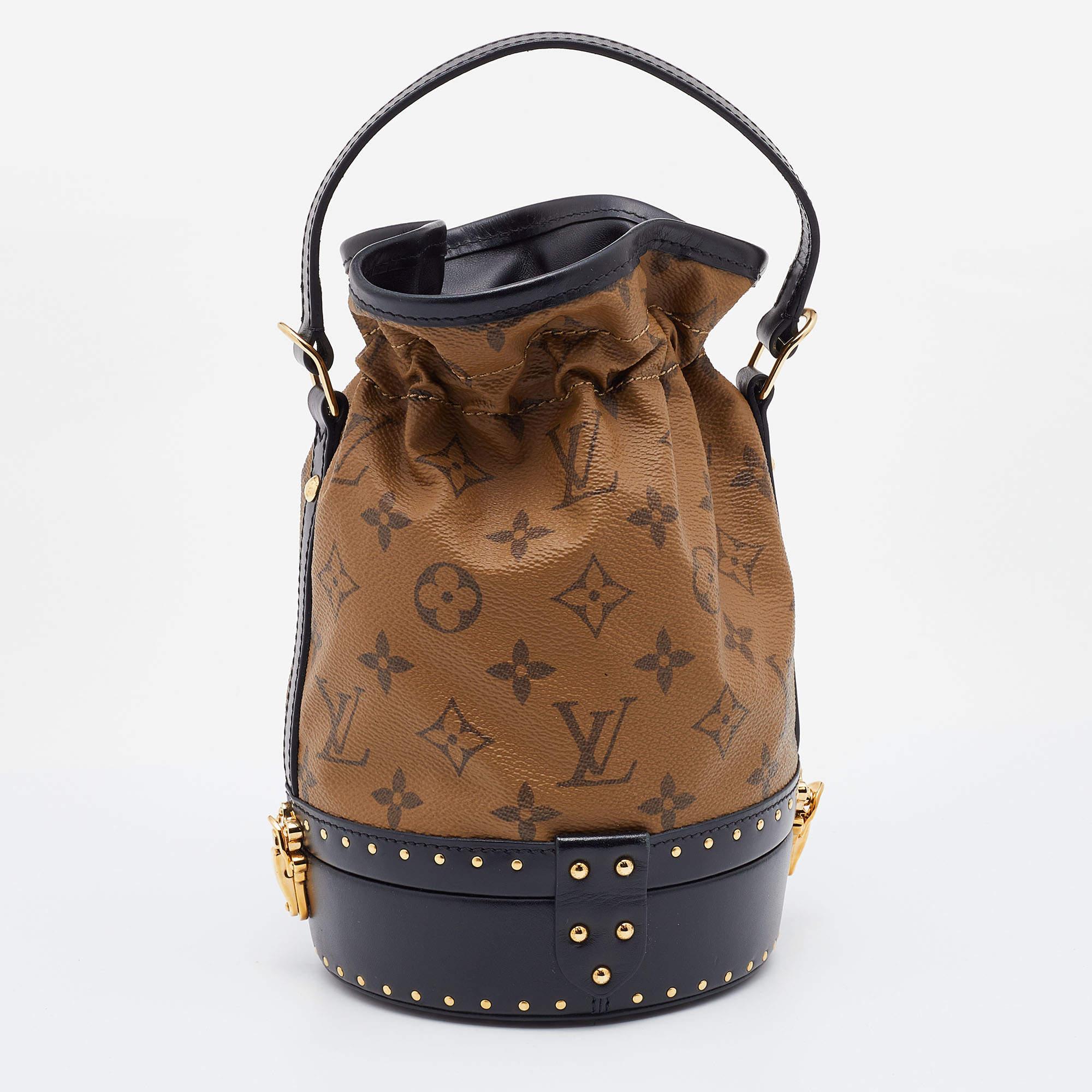 Louis Vuitton Monogram Petit Noé Trunk Bucket Bag In Good Condition In Dubai, Al Qouz 2