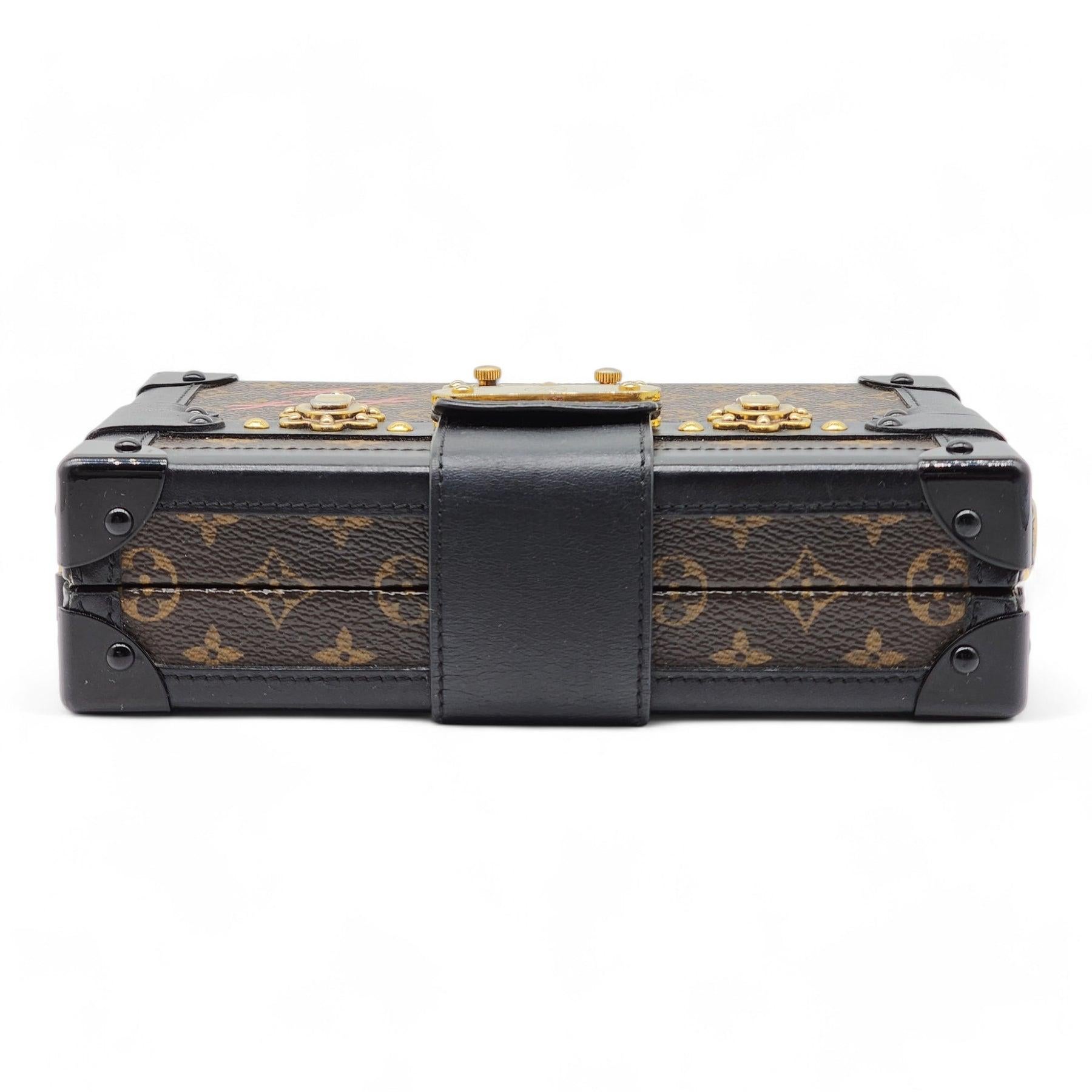 Louis Vuitton Monogram Petite Malle Trunk Clutch Shoulder Bag in Brown.

Additional information:
Material: Calfskin
Monogrammed canvas
Smooth calfskin trim
Sheepskin lining with Malletage print
Gold-color hardware
S-lock
Magnetic closure
Inside flat