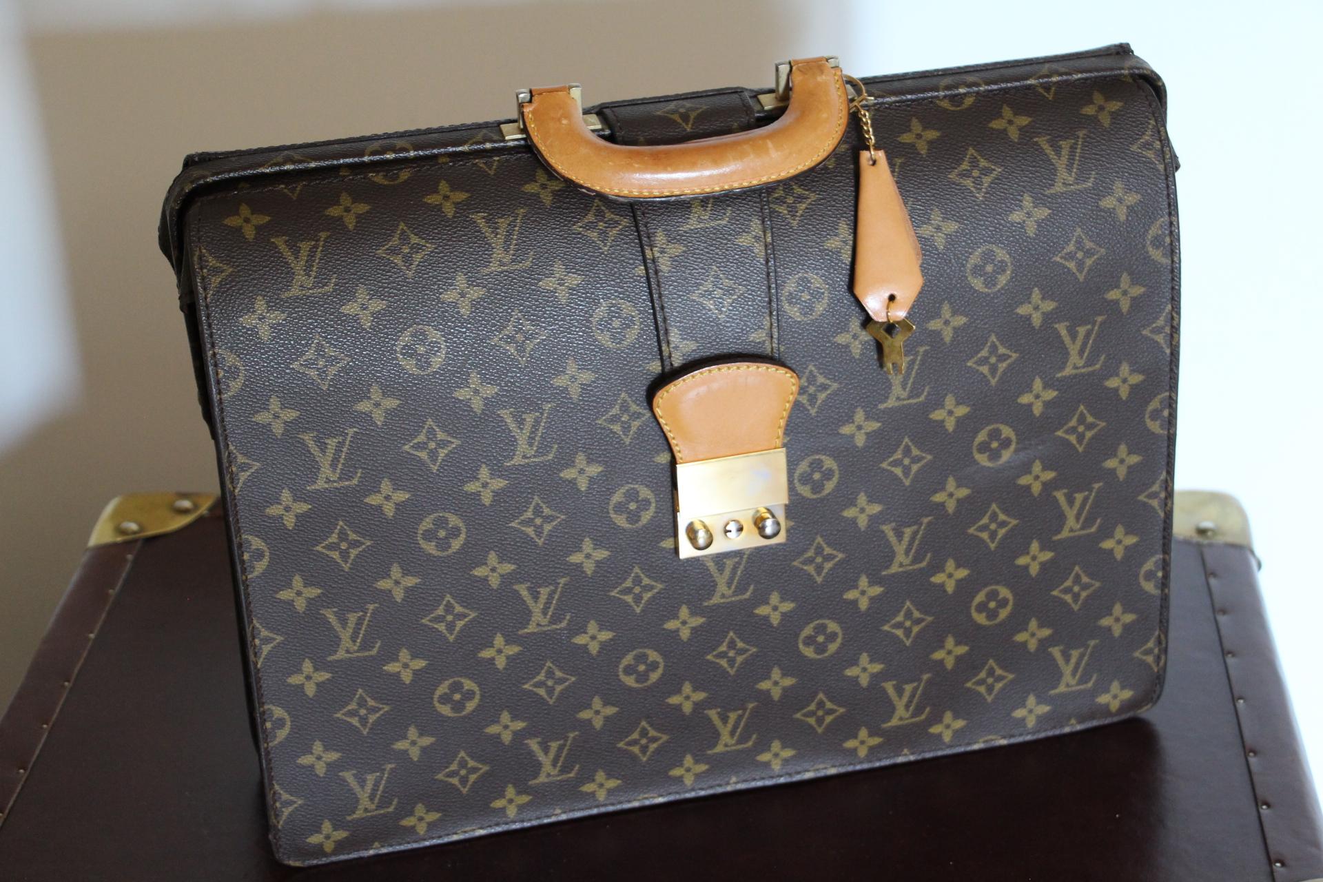 Louis Vuitton Monogram Pilot or Doctor's Briefcase, Louis vuitton Serviette For Sale 11