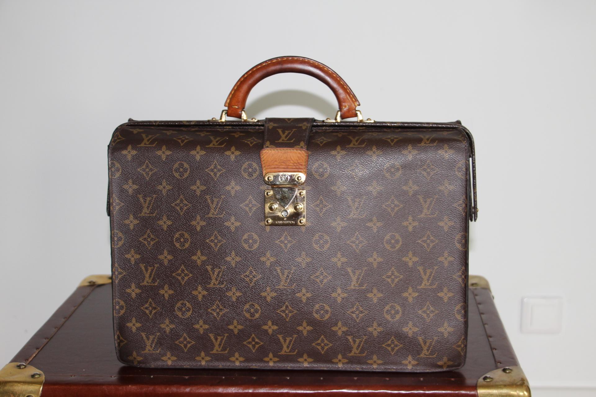 Louis Vuitton Monogram Pilot or Doctor's Briefcase, Louis vuitton Serviette For Sale 14