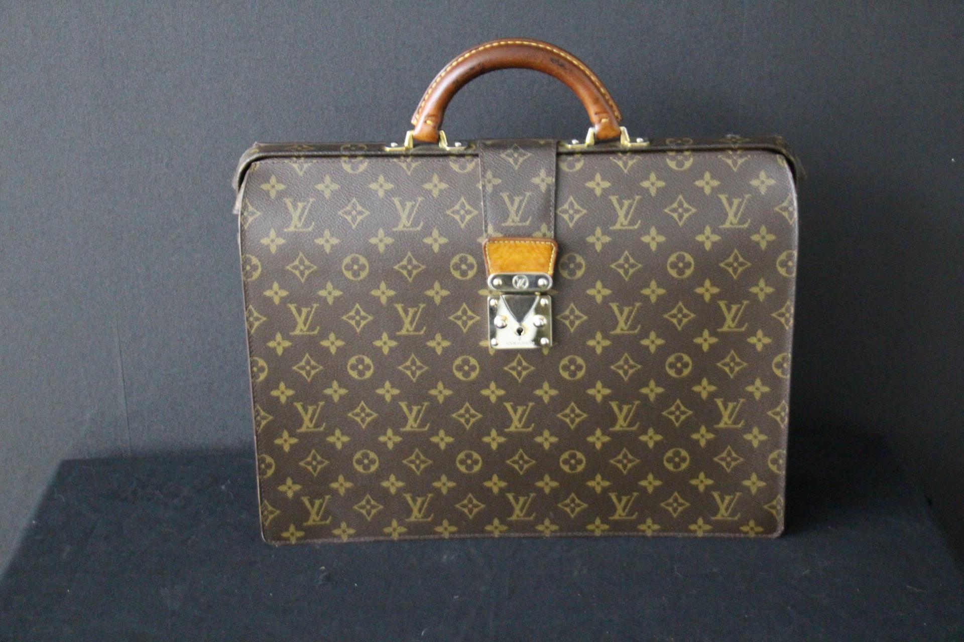 This very unusual Louis Vuitton briefcase features monogram canvas and solid brass stamped Louis Vuitton lock. It also has got a beautiful all leather handle in pristine condition. This Louis Vuitton bag is as elegant as convenient.
Indeed, its