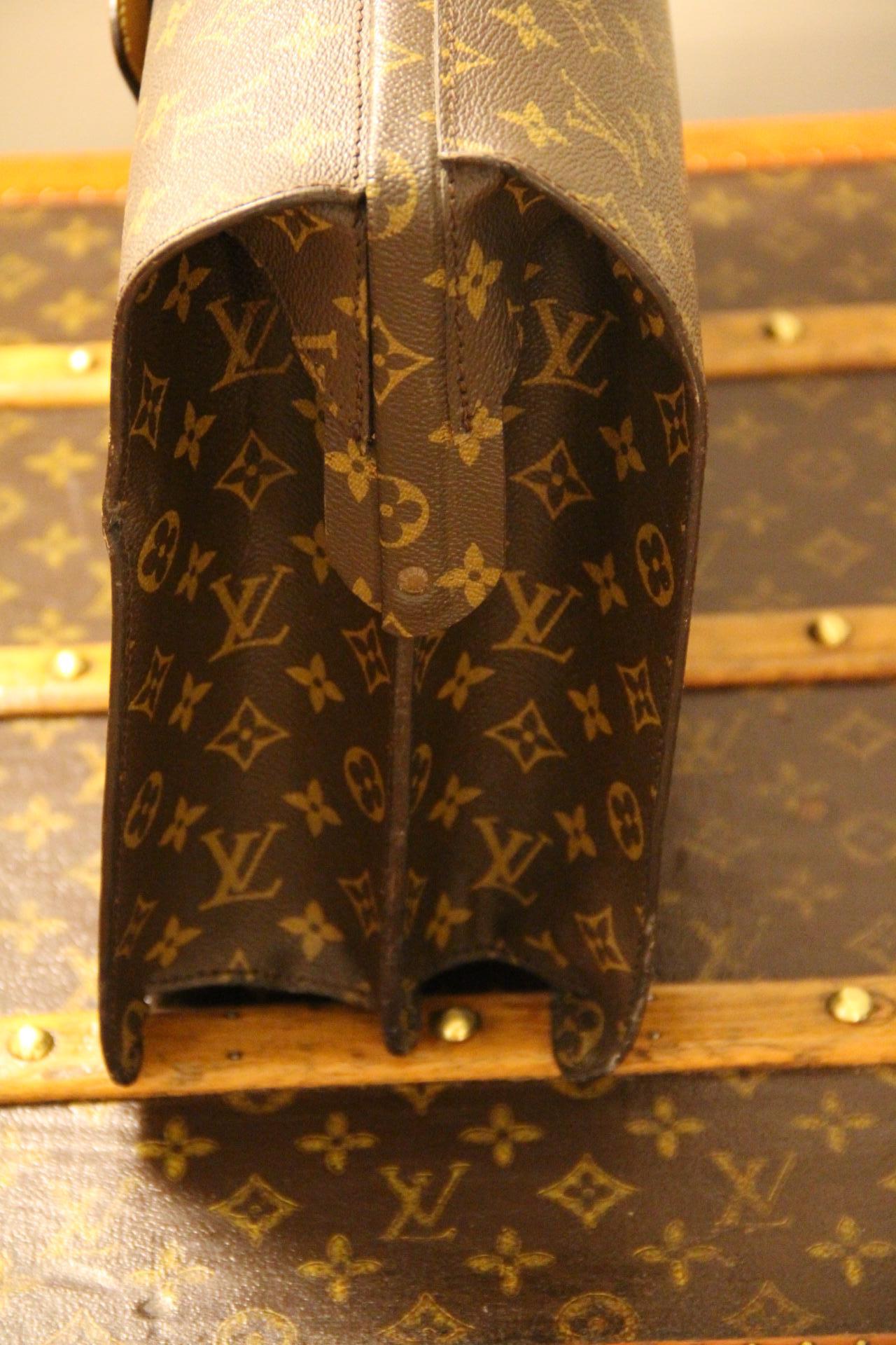 This very unusual Louis Vuitton briefcase features monogram canvas and golden lock. It also has got a beautiful all leather handle in pristine condition. This Louis Vuitton bag is as elegant as convenient.
Its interior is all brown leather with