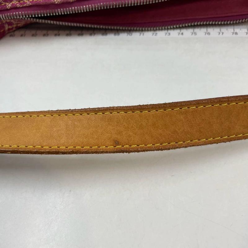 Louis Vuitton Sac à bandoulière Baggy GM grand modèle en denim rose monogrammé en vente 11