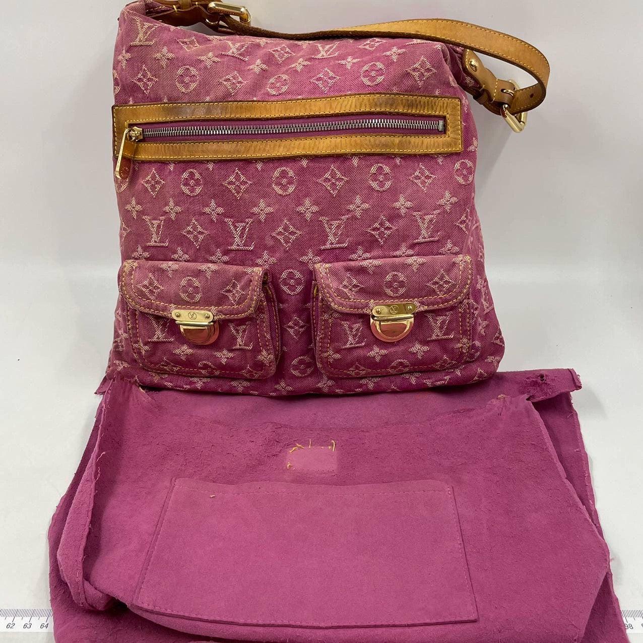 Louis Vuitton Sac à bandoulière Baggy GM grand modèle en denim rose monogrammé en vente 3