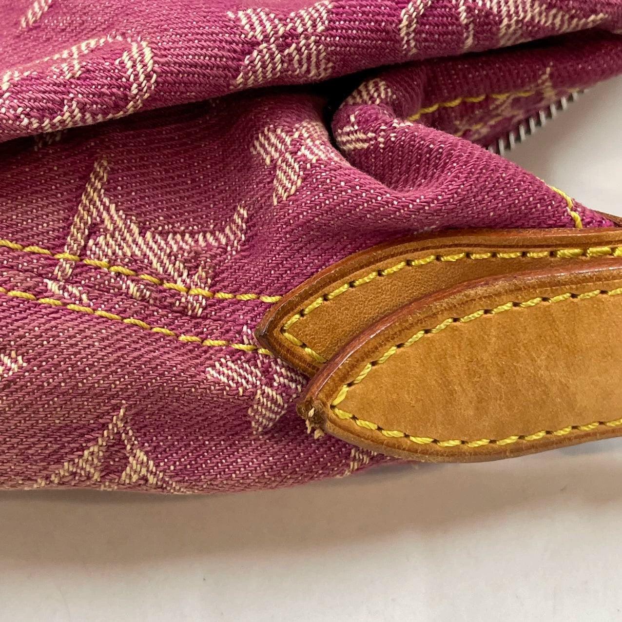 Louis Vuitton Sac à bandoulière Baggy GM grand modèle en denim rose monogrammé en vente 4