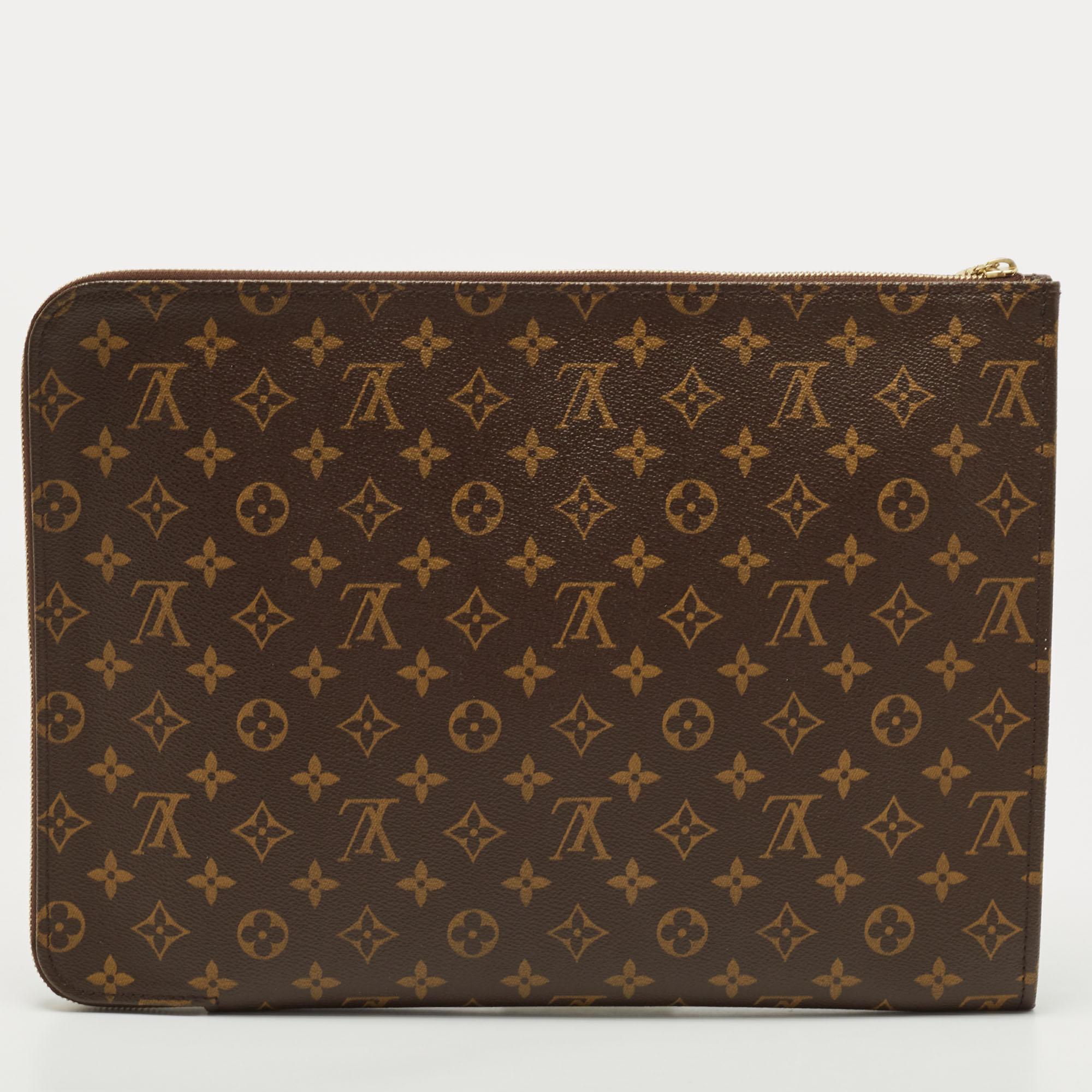 Have your documents in an organized manner with this portfolio case from Louis Vuitton. It has been crafted from fine materials and designed with a gold-tone zipper which protects the interior for you to carry your things.

