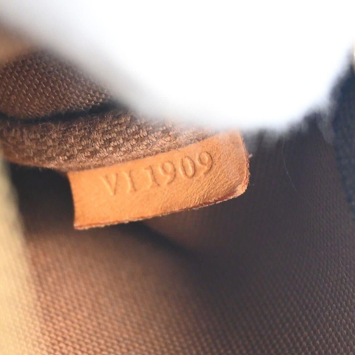 Louis Vuitton Monogram Pochette Accessories Shoulder Bag For Sale 3