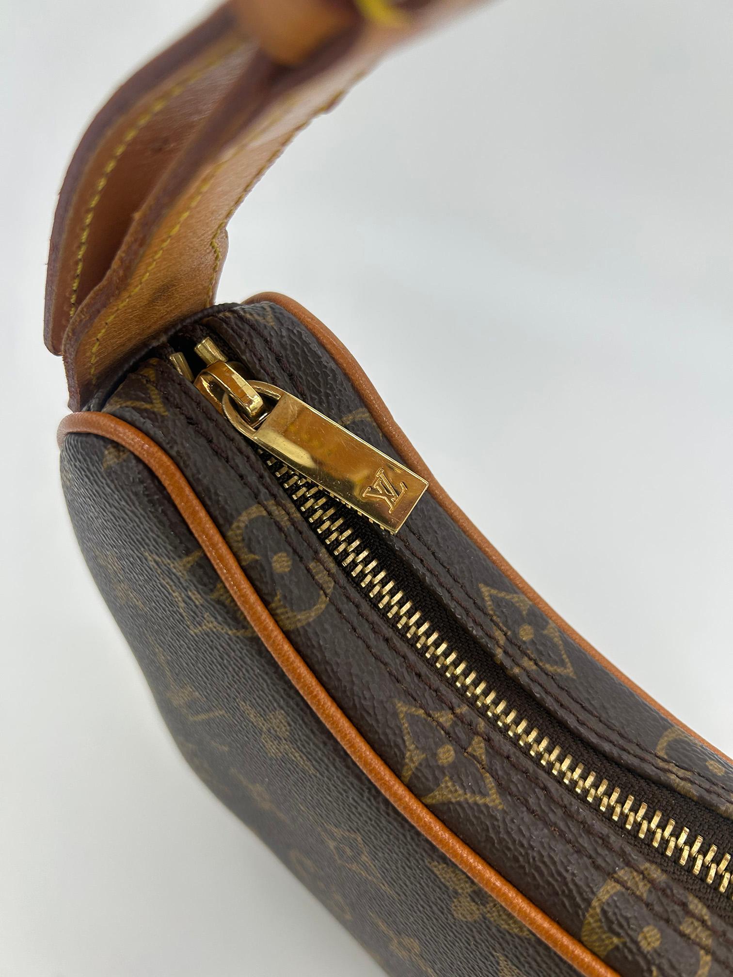 Louis Vuitton Monogram Pochette Croissant For Sale 2