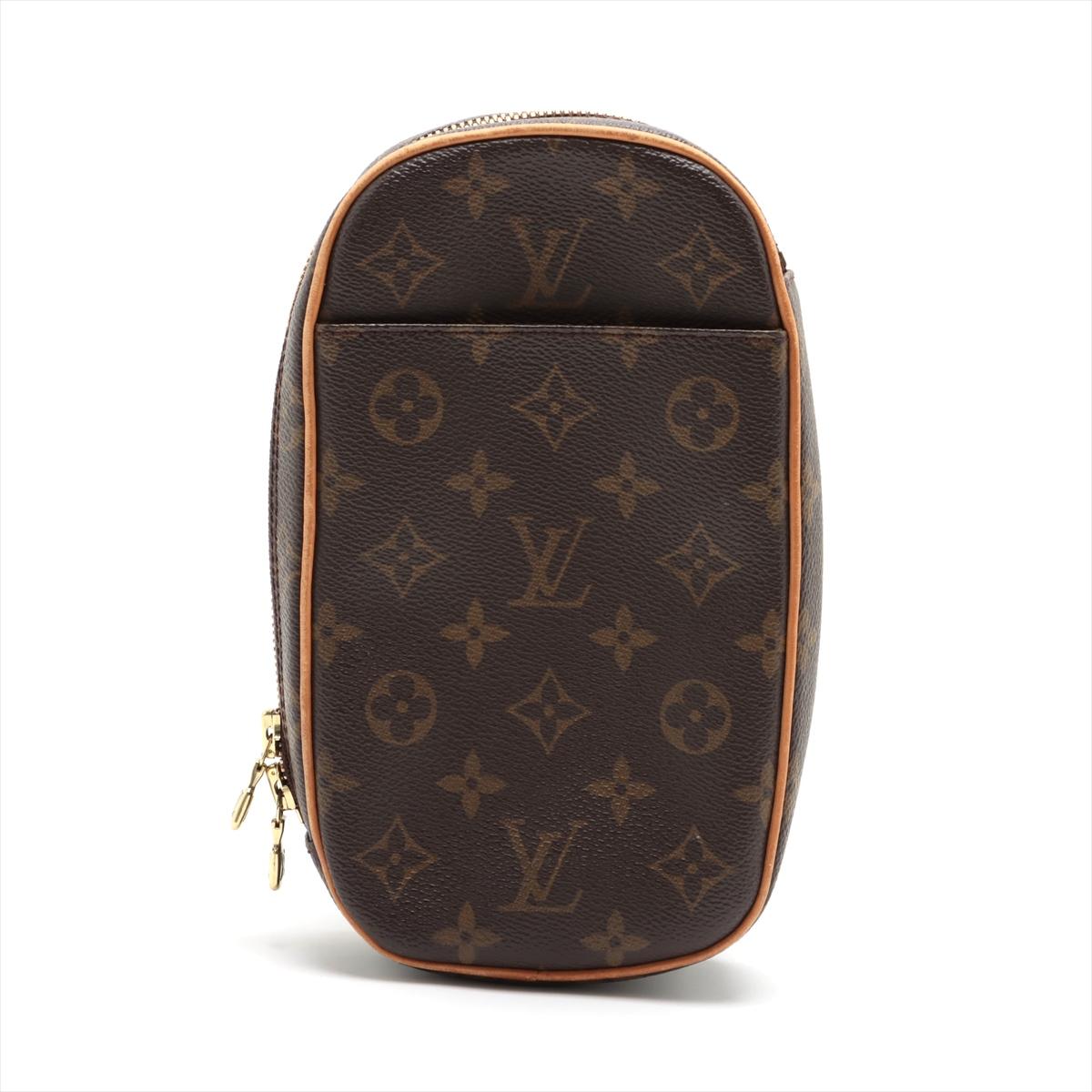The Louis Vuitton Monogram Pochette Gange is a stylish and practical accessory designed for those on the go. Crafted from the iconic Monogram canvas, the bag showcases the signature Louis Vuitton pattern, instantly recognizable and synonymous with