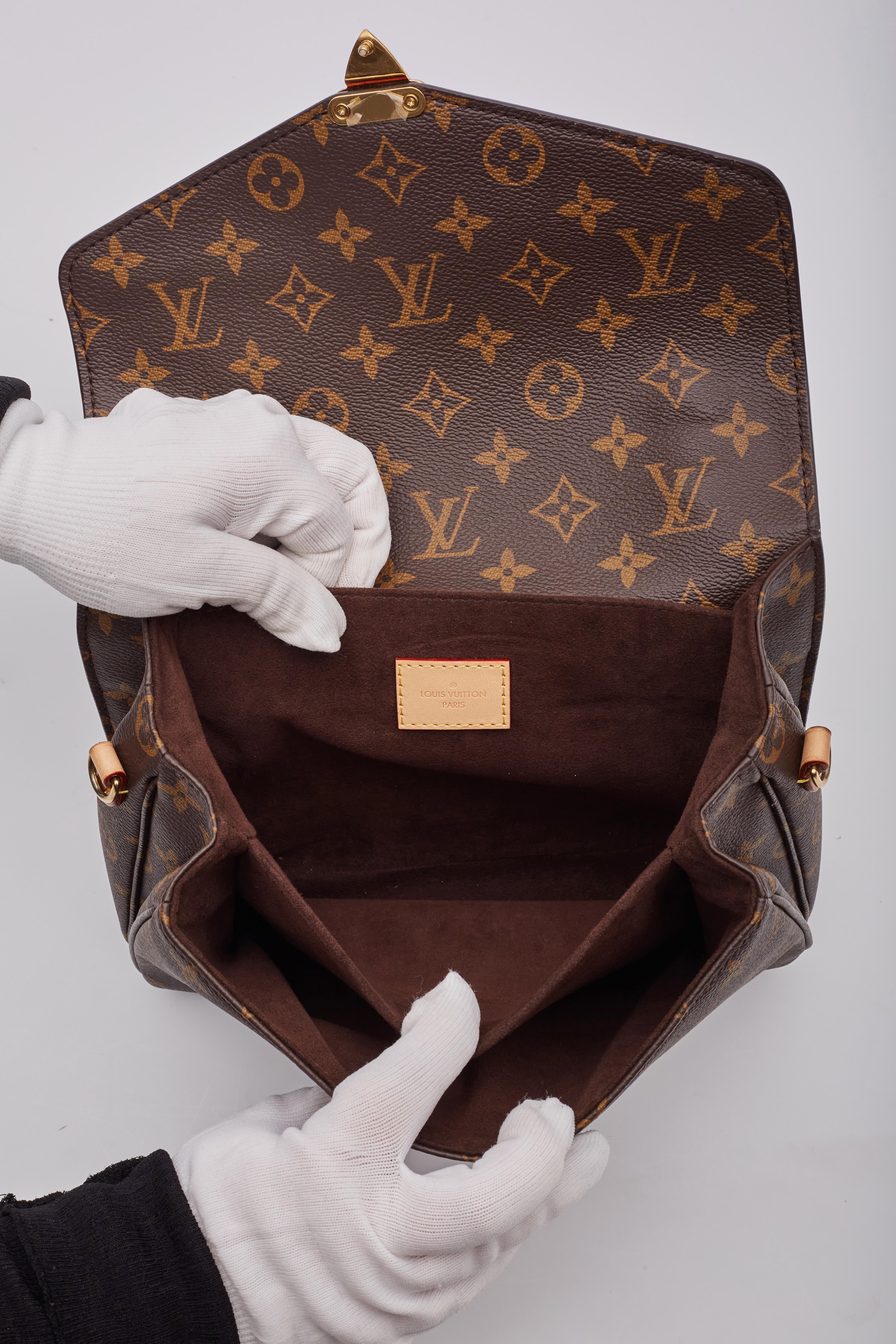 Louis Vuitton Monogram Pochette Metis Shoulder Bag 2022 For Sale 6