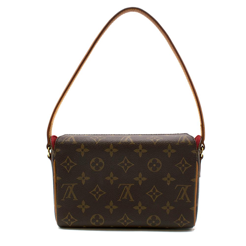 Louis Vuitton Monogram Pochette Shoulder Bag

- Monogram classic LV print
- Red suede interior
- Cosmetic pocket inside
- Hidden clip fastening 
- Shoulder strap with yellow top stitching 




