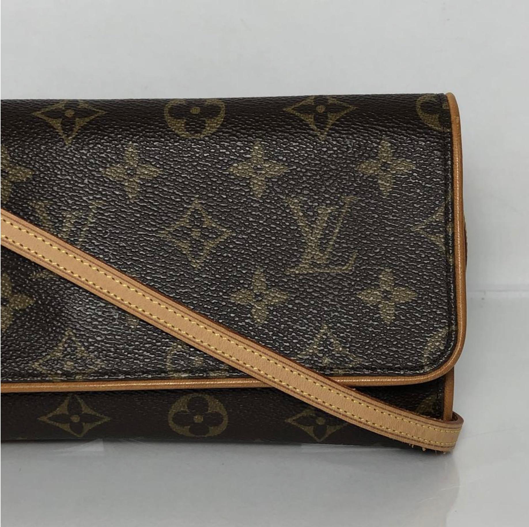  Louis Vuitton Monogram Pochette Twin GM Crossbody Shoulder Handbag In Good Condition In Saint Charles, IL
