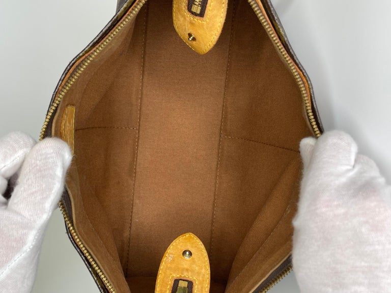 Louis Vuitton Monogram Popincourt Crossbody Bag For Sale at 1stDibs