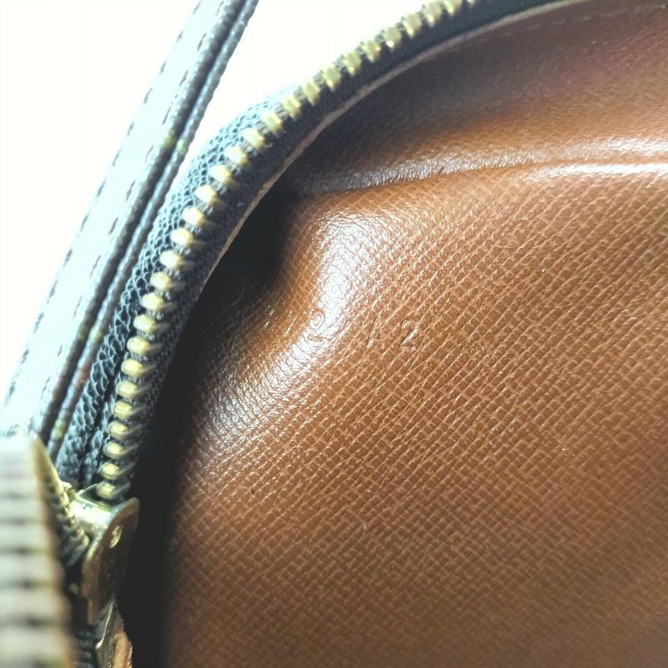 GOOD CONDITION
(7/10 or B)

(Outside) Minor rub partially

Noticeable come-off and stickiness in the outside pocket

(Outside) Minor stain on the leather parts

(Shoulder) Minor rub on a part of shoulder strap

Minor spot on a part of shoulder