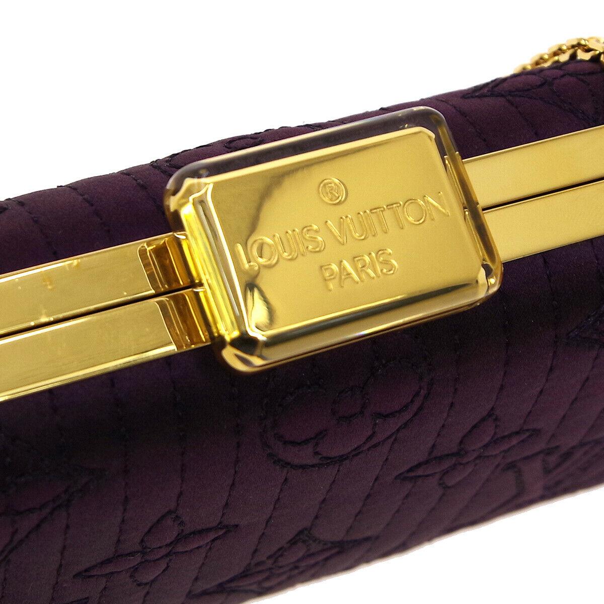 Louis Vuitton Monogram Purple Satin 2 in 1 Evening Clutch Flap Chain Shoulder Bag

Satin
Gold tone hardware
Leather lining
Twist lock closure
Date code present
Made in Italy
Shoulder strap drop 24