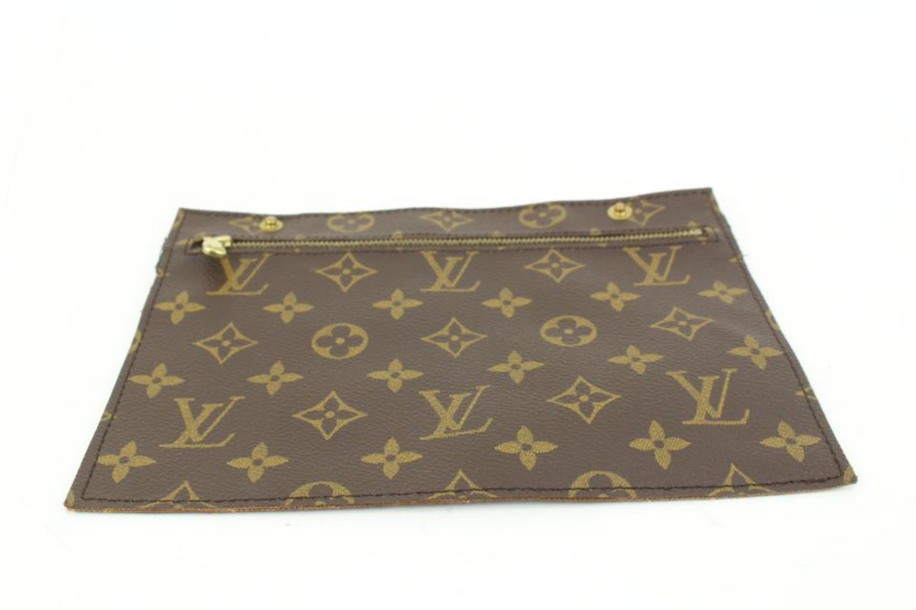Louis Vuitton Monogram Randonnee Wristlet Pouch Insert Clutch 46LV35 In Good Condition For Sale In Dix hills, NY