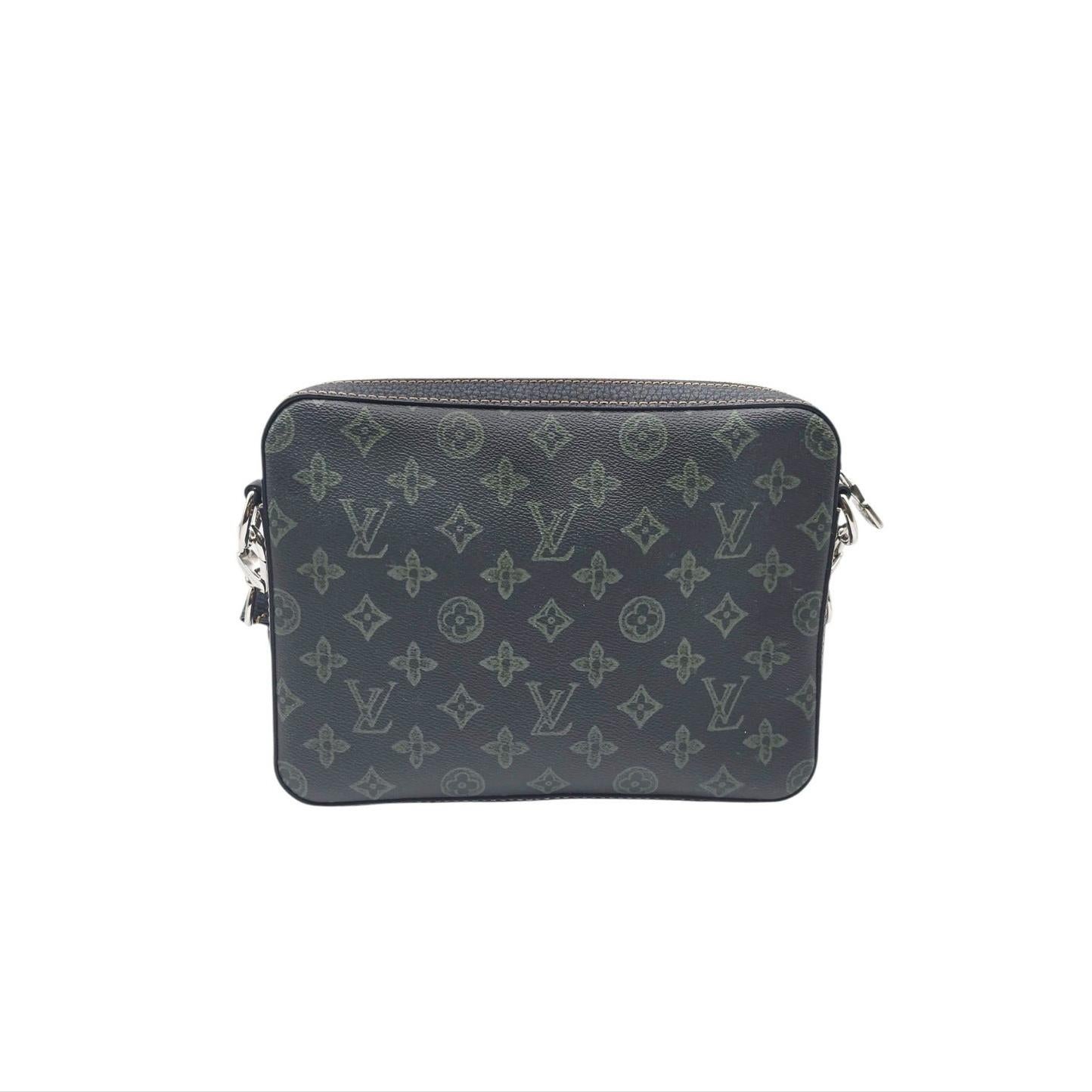 This Louis Vuitton Monogram Trio Messenger bag is crafted of dark green coated canvas with a dark green Monogram print. The set features a removable pochette, an optional, adjustable dark green fabric shoulder strap with silver hardware, and a