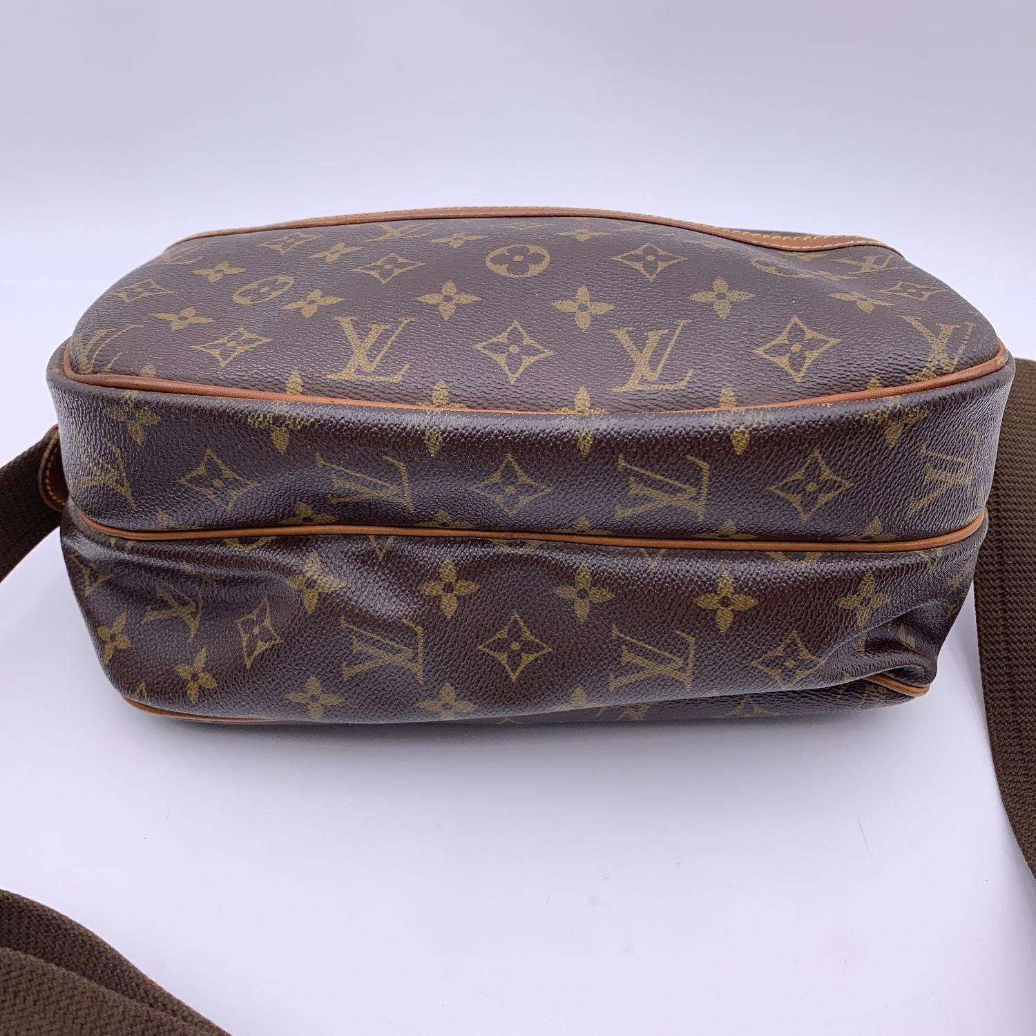 Louis Vuitton Monogram Reporter PM Canvas Messenger Bag M45254 For Sale 4