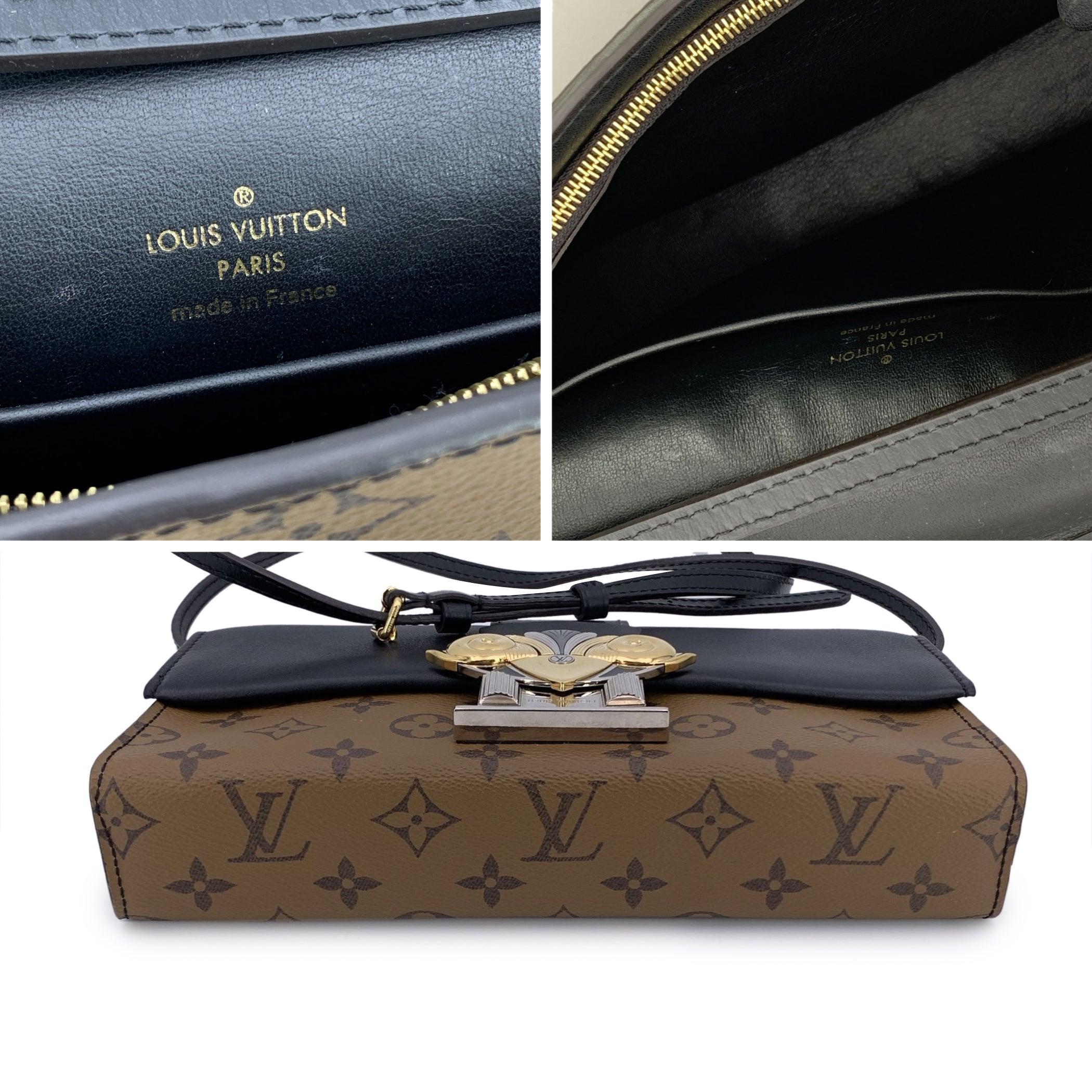 Louis Vuitton - Pochette à colonne inversée en toile Monogram Bon état - En vente à Rome, Rome