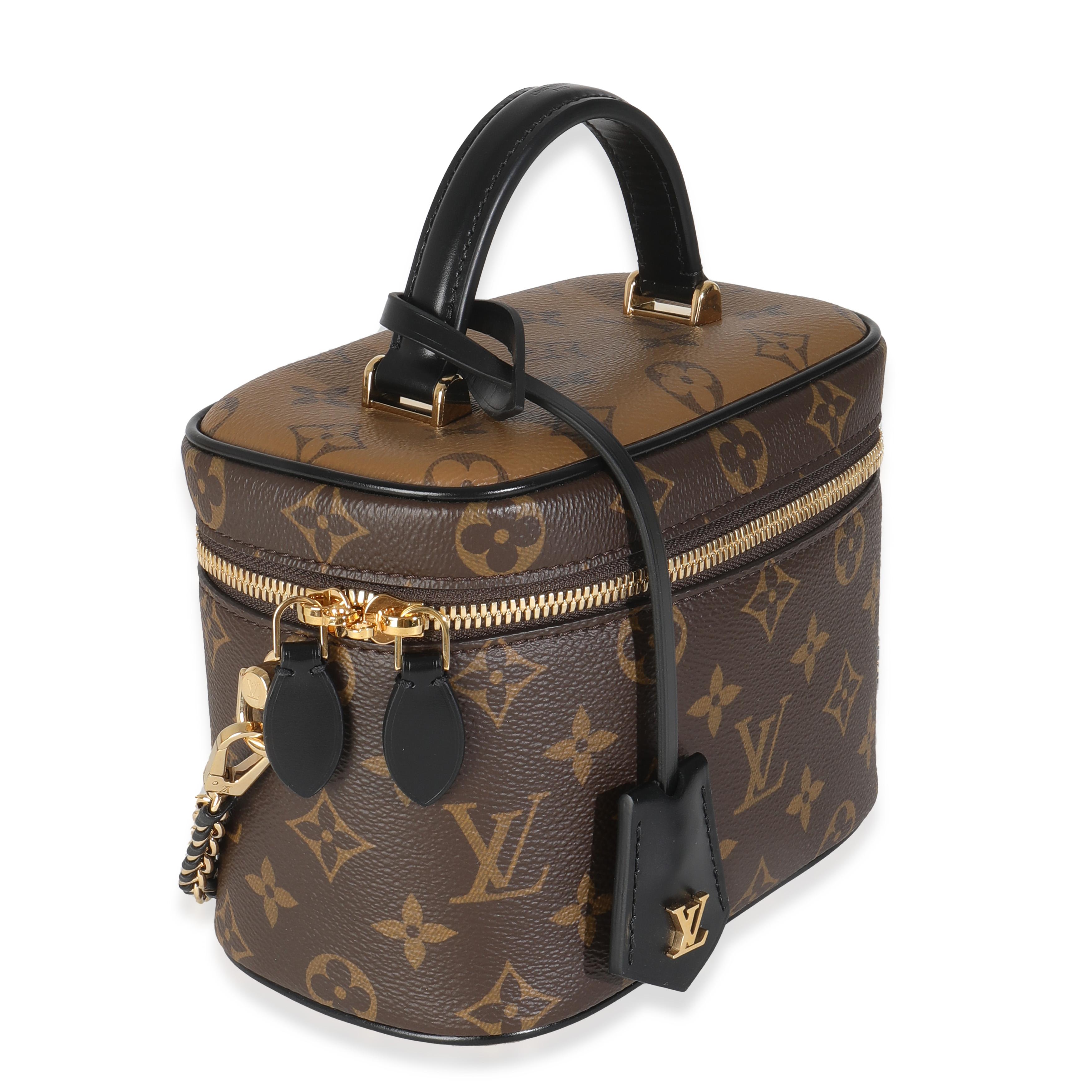 Titre de la liste : Vanity PM en toile inversée Monogram de Louis Vuitton
SKU : 145142
MSRP : 2970.00 USD
Condit : Usagé 
Condition du sac à main : Excellent
Commentaires sur l'état : L'article est en excellent état et présente de légers signes