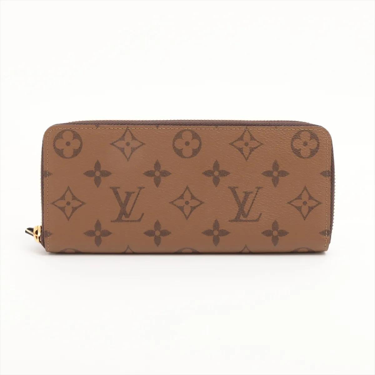 Die Louis Vuitton Monogram Reverse Clemence Geldbörse ist ein schickes und kompaktes Accessoire, das klassische Eleganz mit einem modernen Touch verbindet. Die Kombination aus traditionellem Monogram-Canvas und Monogram-Reverse-Canvas sorgt für