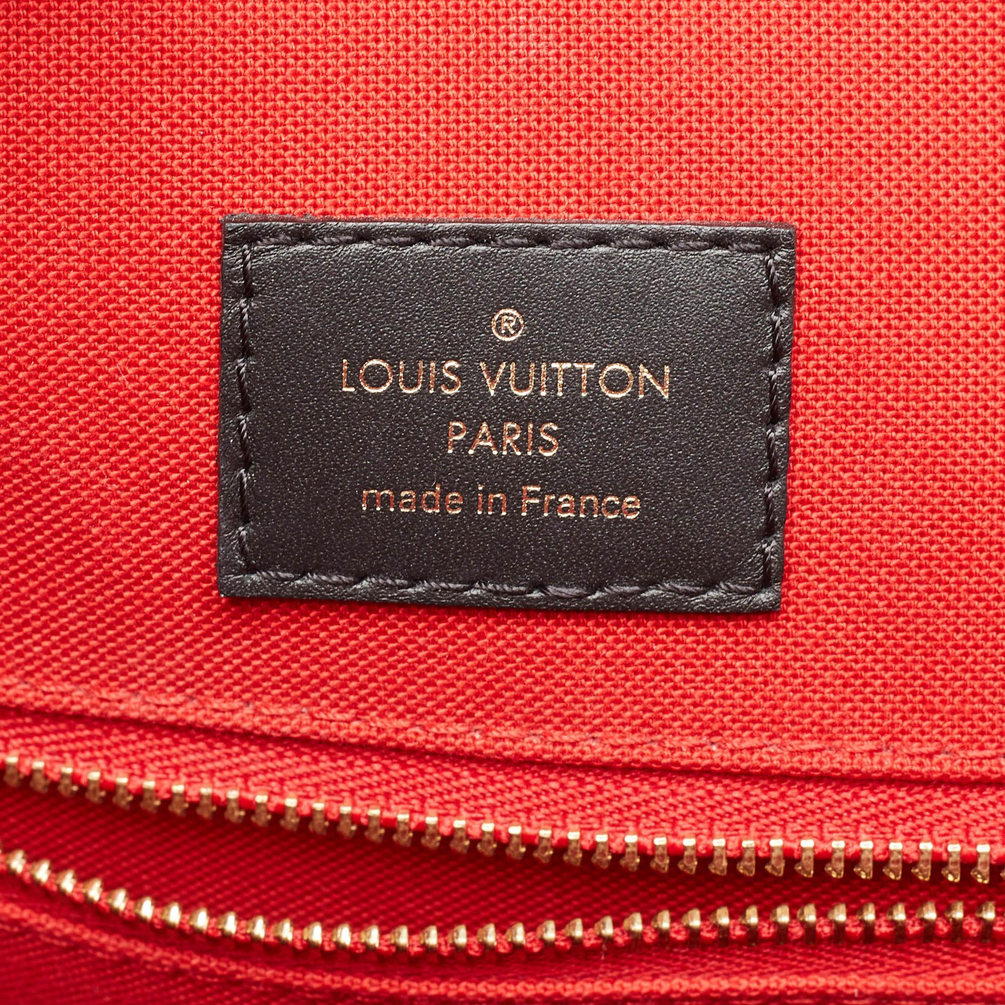 Louis Vuitton Monogram Reverse Giant Canvas OnTheGo GM Bag In Excellent Condition For Sale In Dubai, Al Qouz 2