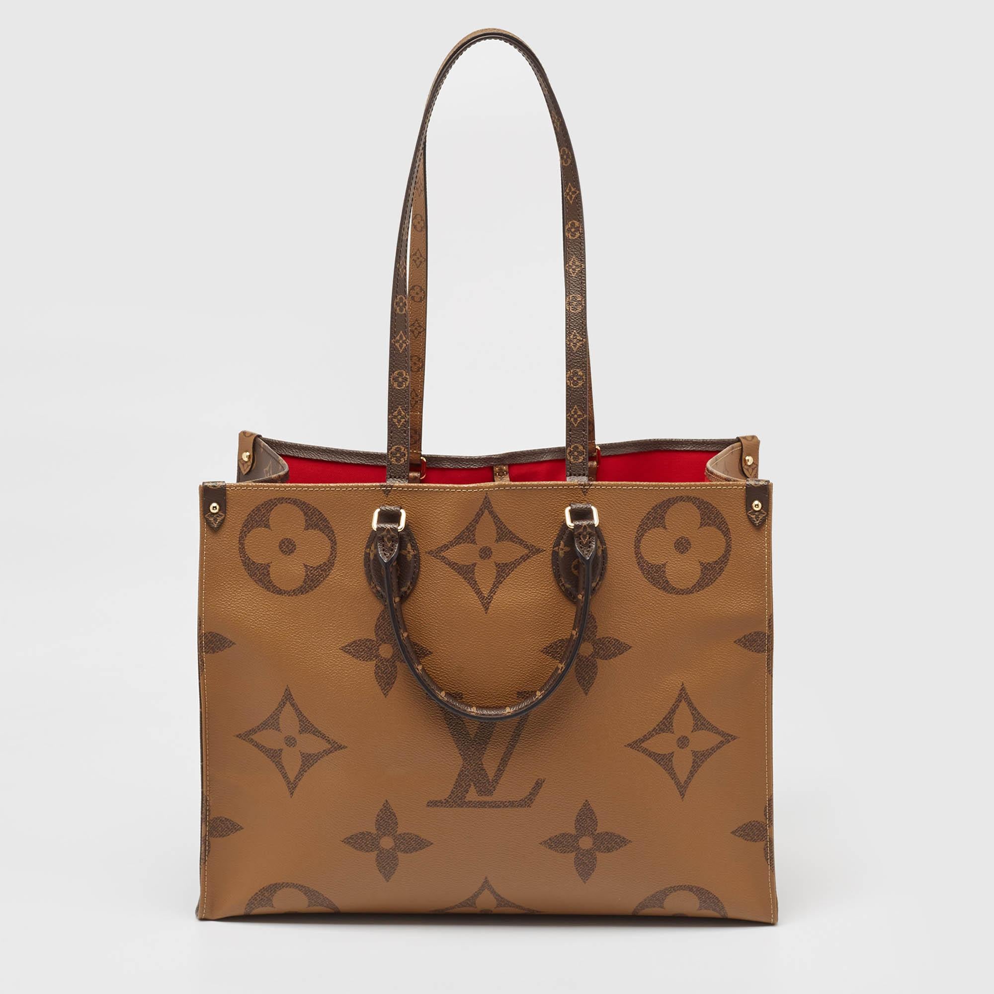 Louis Vuitton - Sac OnTheGo GM en toile géante à monogramme inversé Excellent état à Dubai, Al Qouz 2