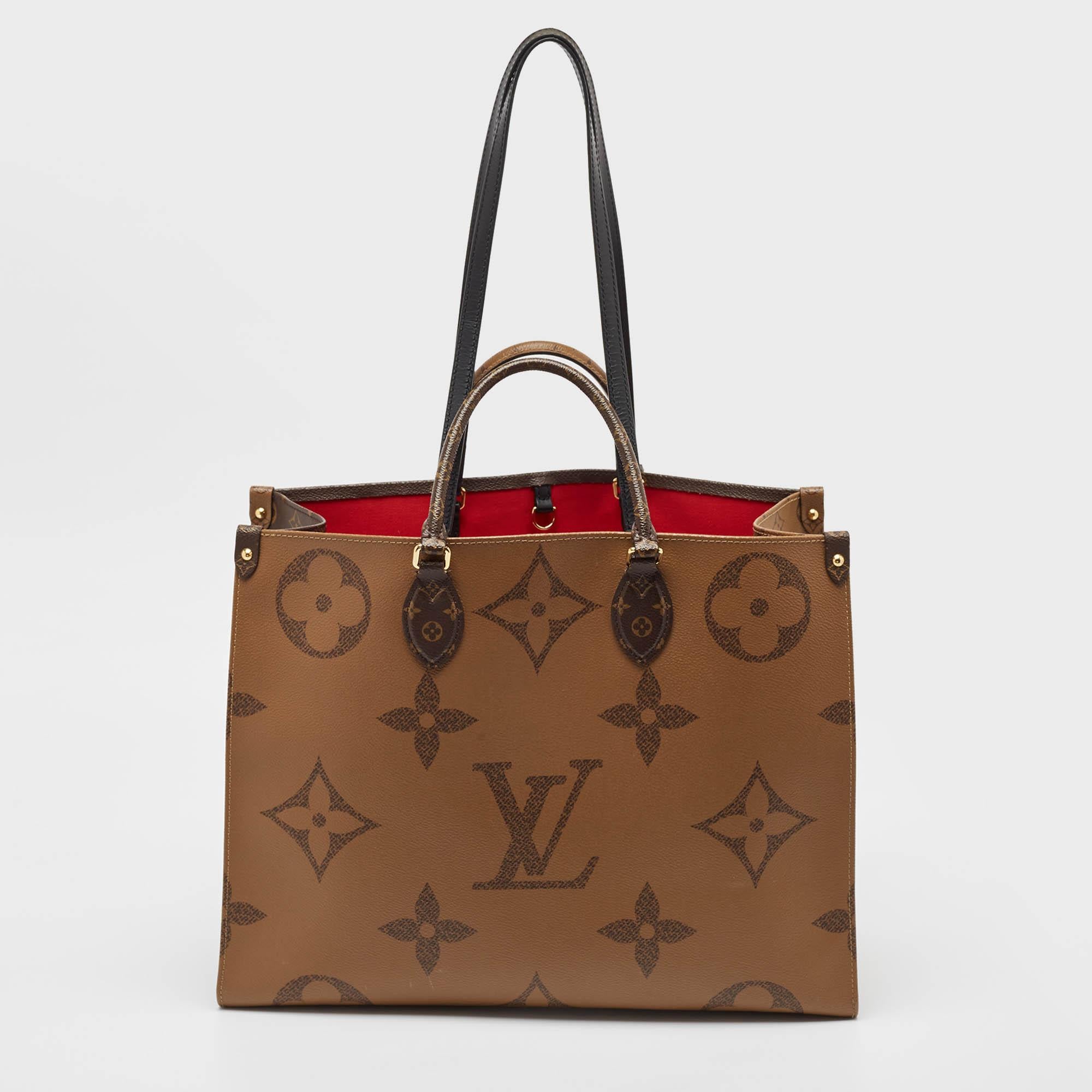 Louis Vuitton - Sac OnTheGo GM en toile géante à monogramme inversé Bon état à Dubai, Al Qouz 2