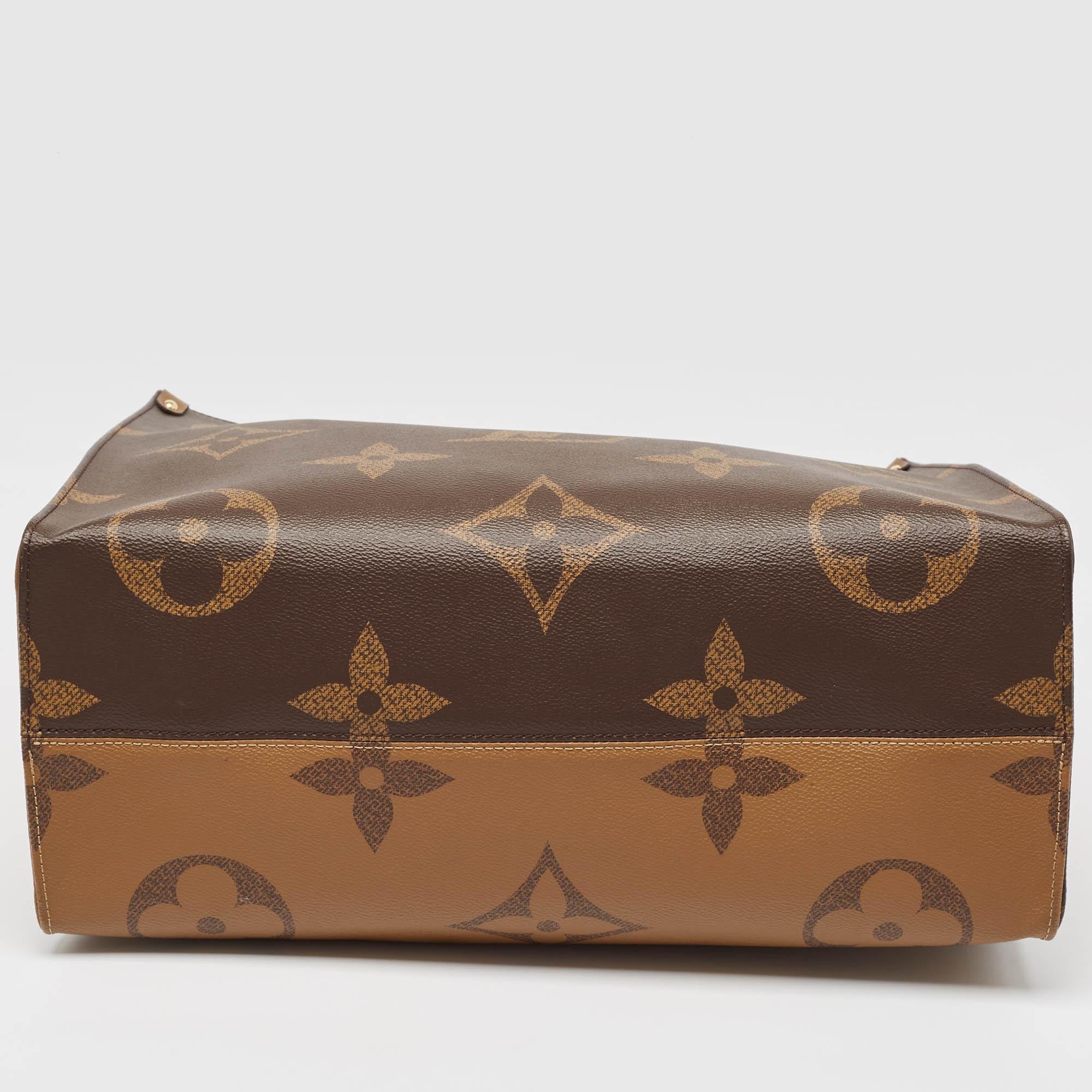 Louis Vuitton - Sac OnTheGo GM en toile géante à monogramme inversé 1