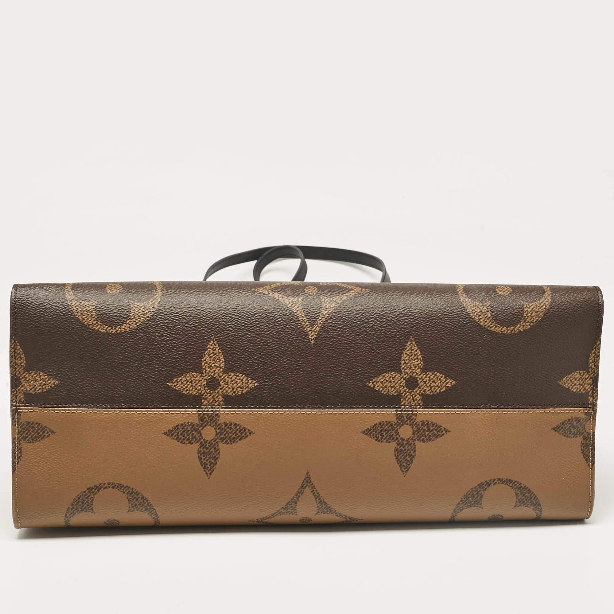Borsa Louis Vuitton Monogram Reverse Giant Canvas OnTheGo GM in vendita 1