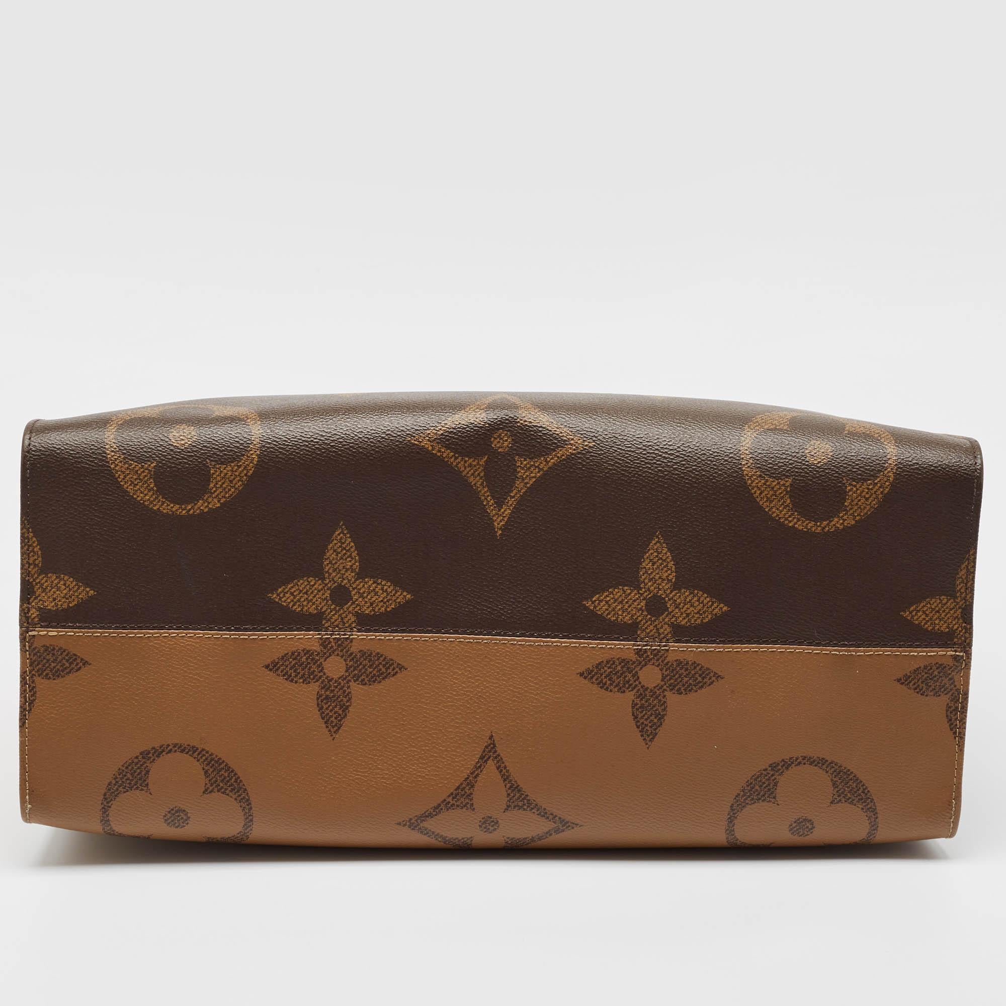 Louis Vuitton - Sac OnTheGo GM en toile géante à monogramme inversé 2