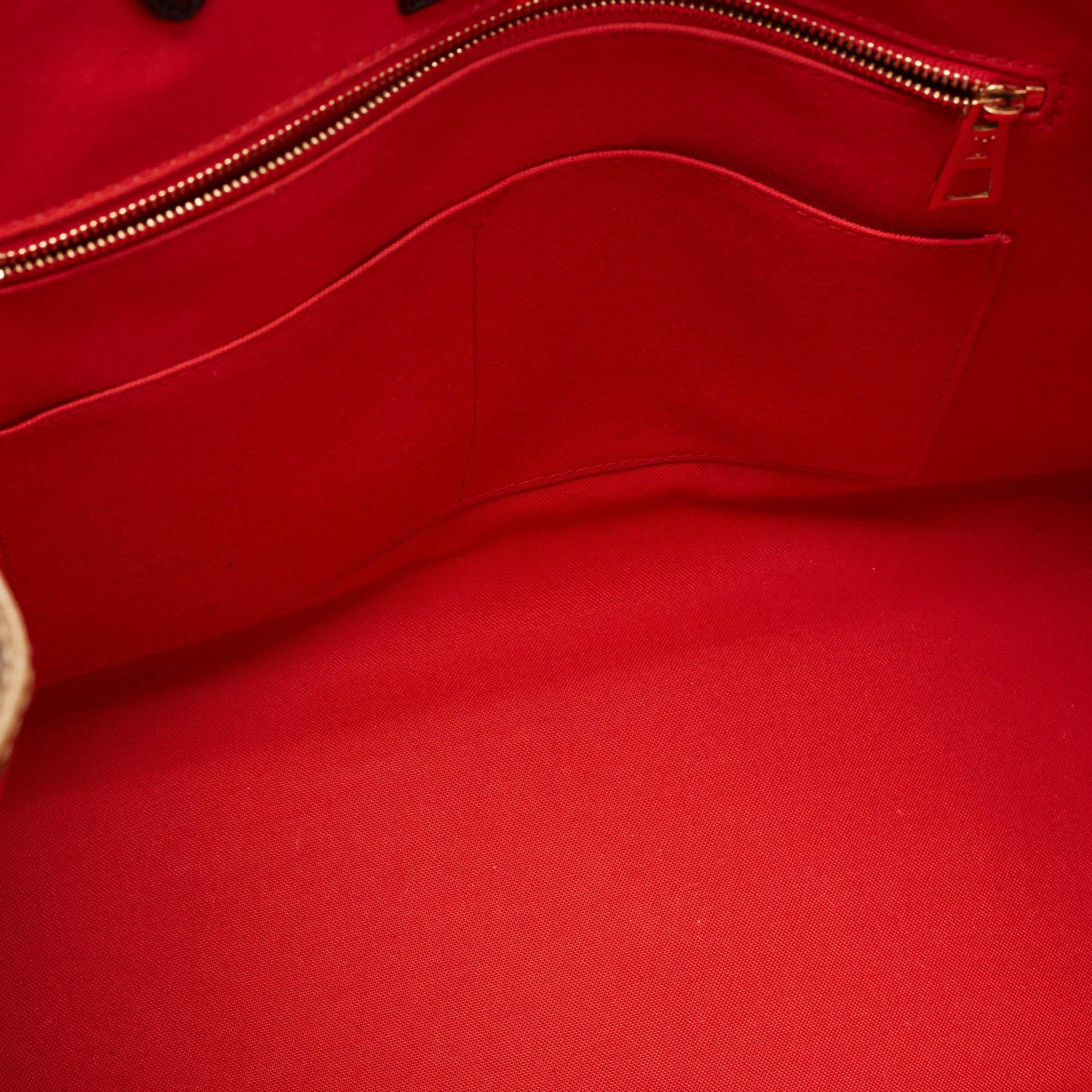 Louis Vuitton - Sac OnTheGo GM en toile géante à monogramme inversé 3