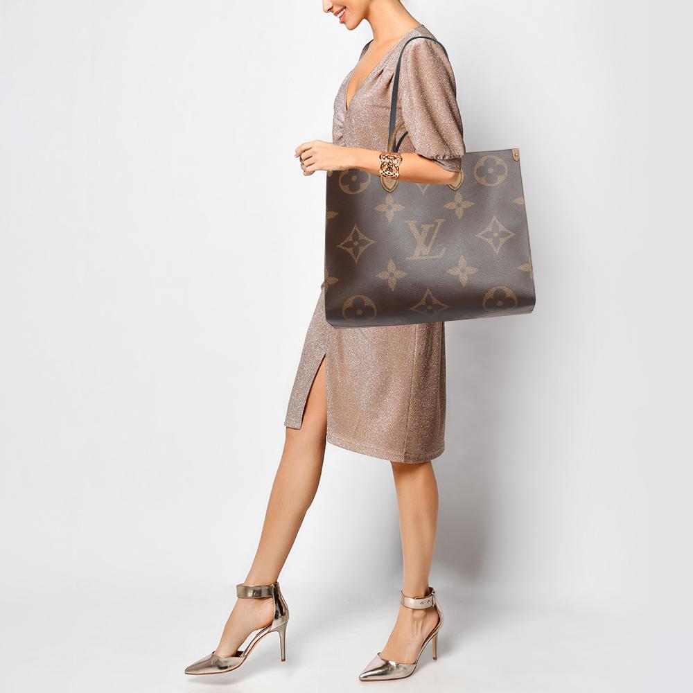 Louis Vuitton - Sac OnTheGo GM en toile géante à monogramme inversé en vente 4