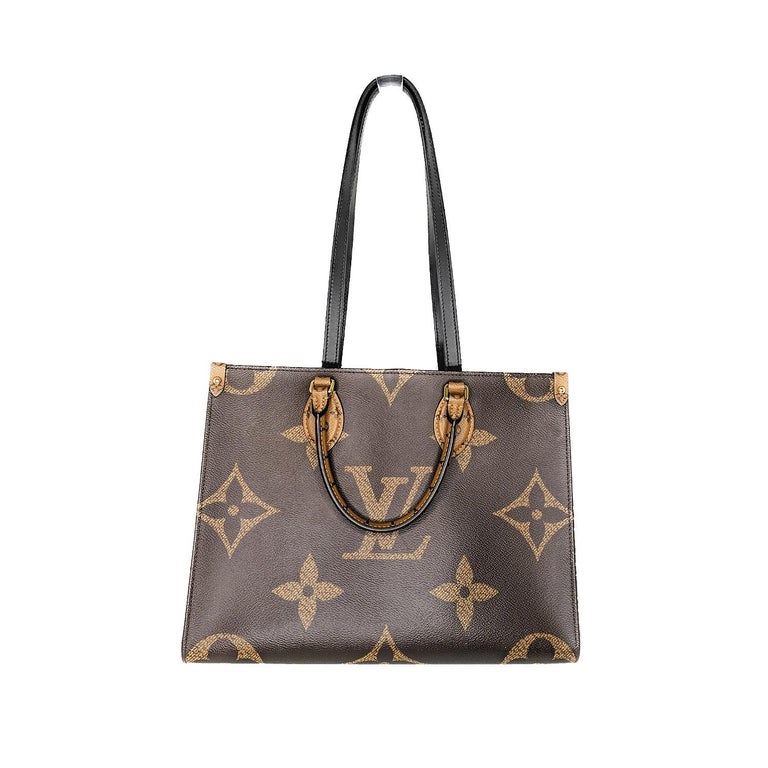 The name says it all: OnTheGo MM takes care of business or shopping, with plenty of room for a busy woman’s essentials. With Giant Monogram canvas on one side and Monogram Reverse on the other, it is virtually two bags in one. Twin Toron top handles