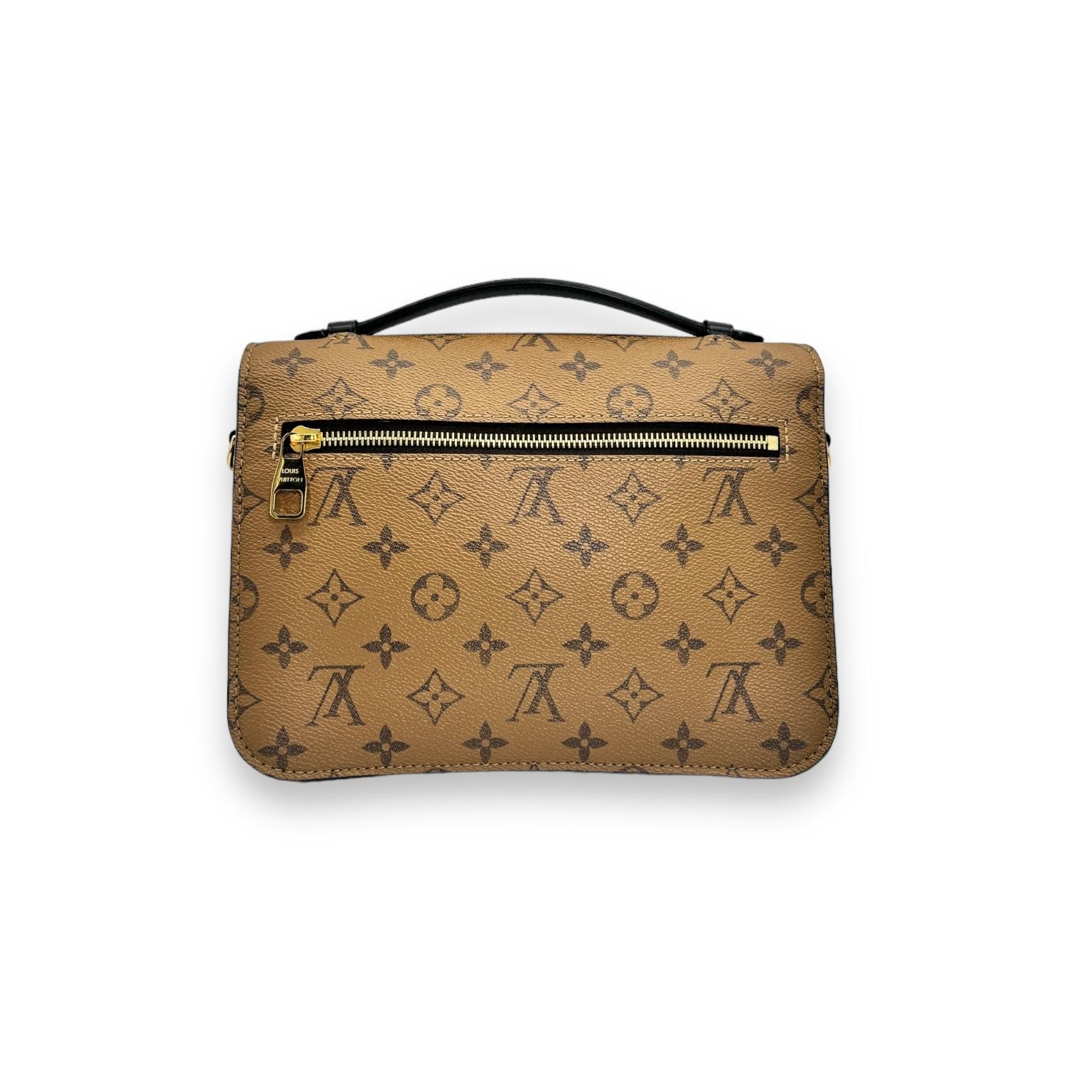 This chic messenger is finely crafted of Louis Vuitton monogram toile canvas. The bag features a lighter brown canvas flap and back, a black leather strap handle, an optional adjustable light brown monogram canvas shoulder strap, a rear exterior