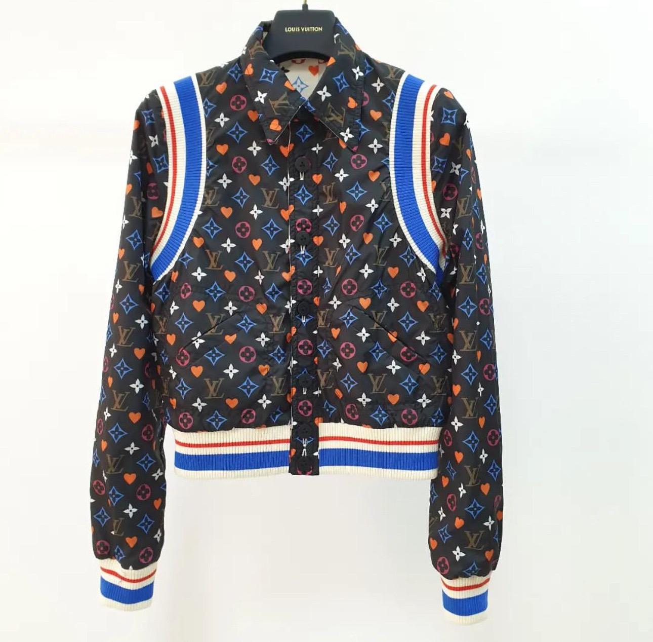     Louis Vuitton Monogram Game On Bomber Jacket
    From the 2021 Collection by Nicolas Ghesquière
    Black
    Reversible
    Printed
    Stand Collar
    Slit Pockets & Button Closure

Sz.36

Very good condition.